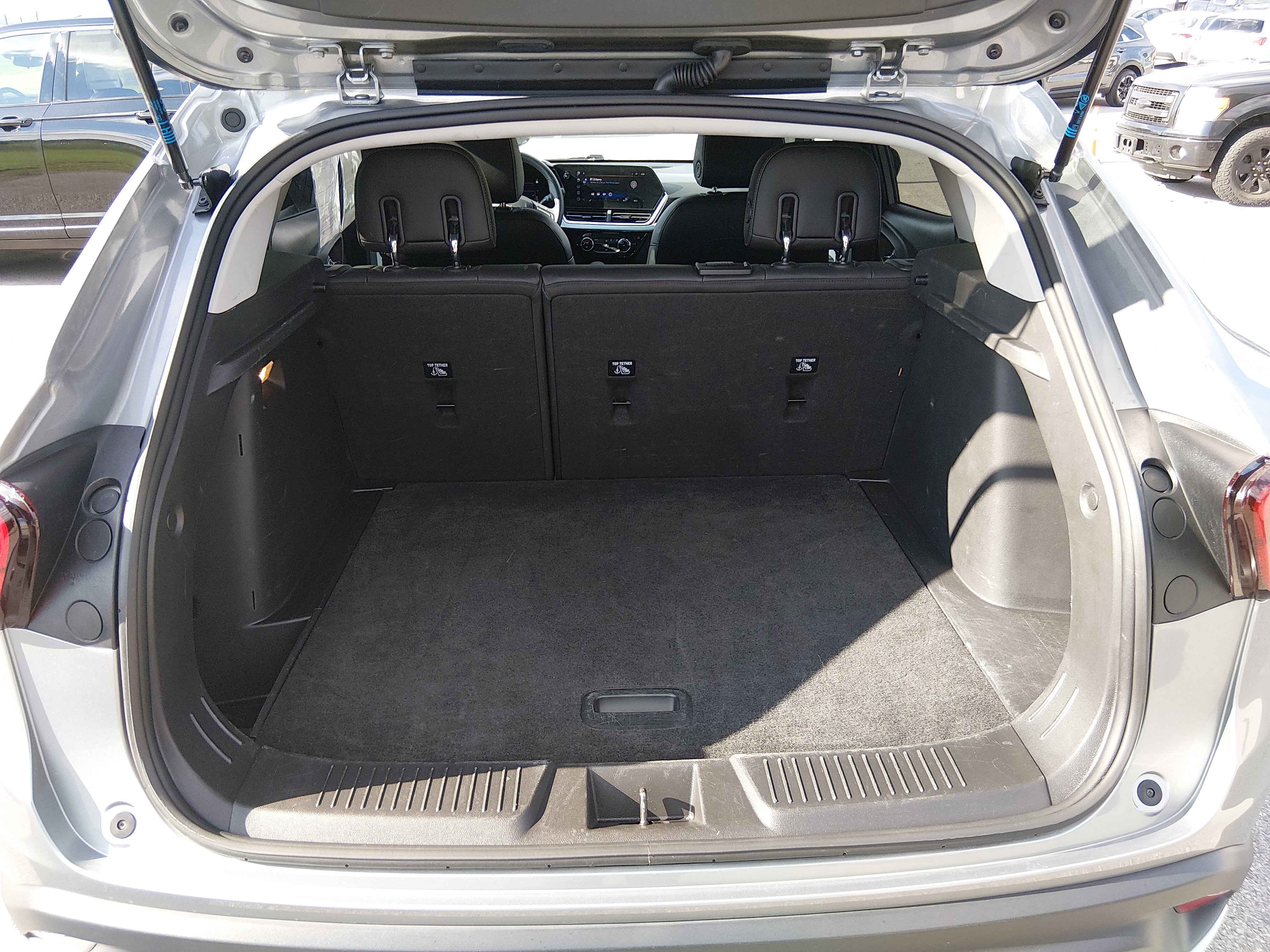 2025 Chevrolet Trax LT - Photo 11