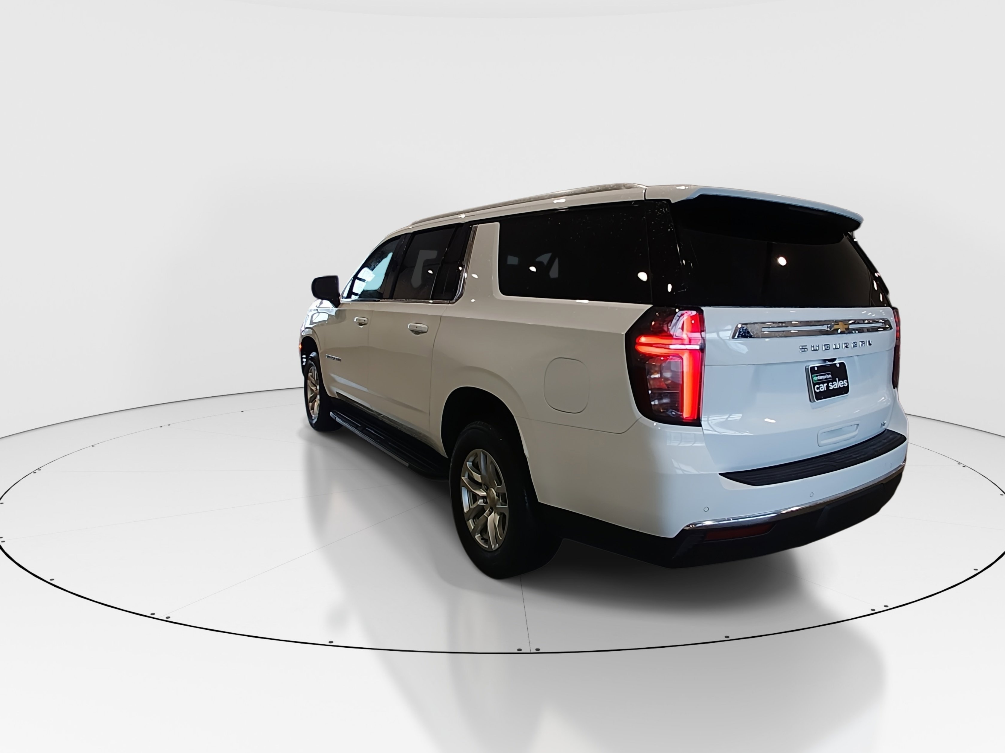 2024 Chevrolet Suburban LT - Photo 5