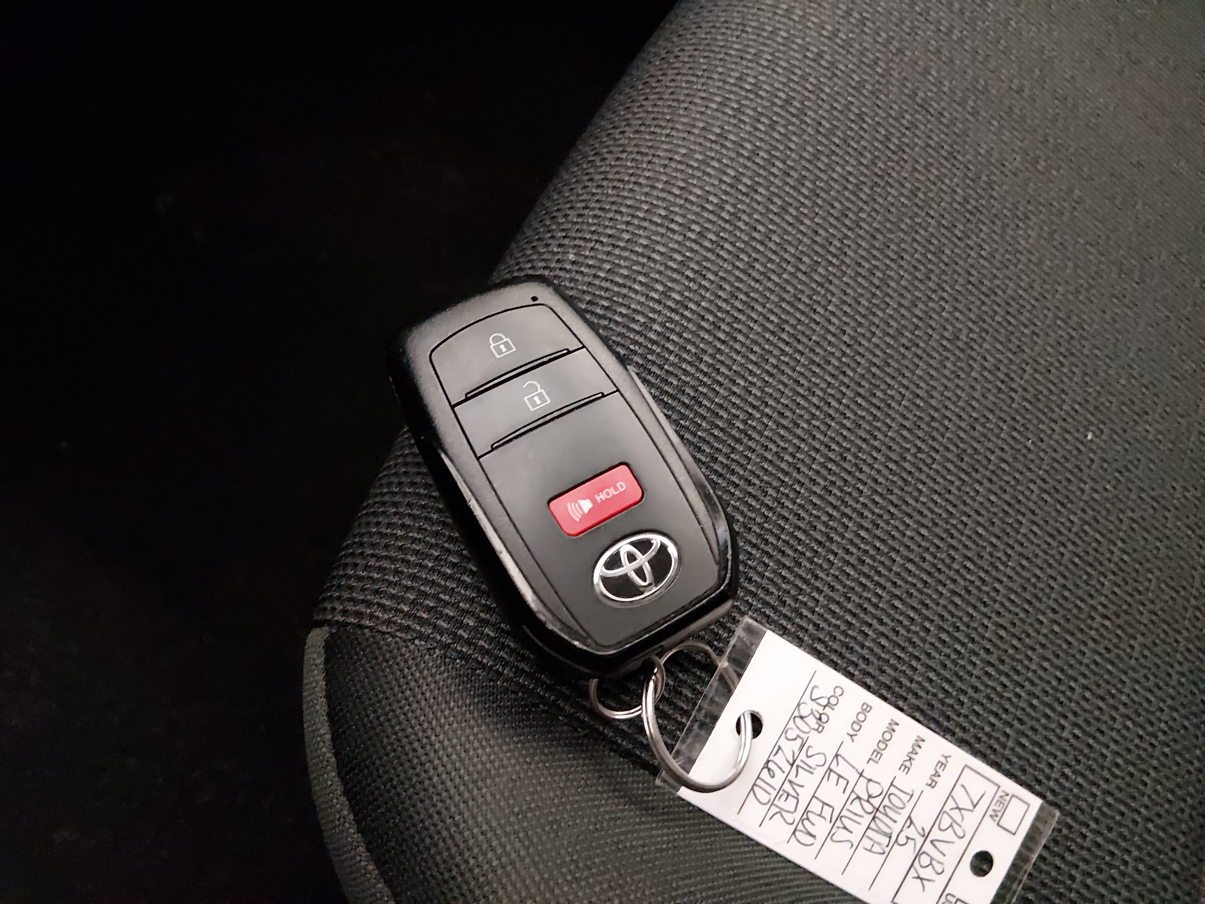 2025 Toyota Prius LE - Photo 15