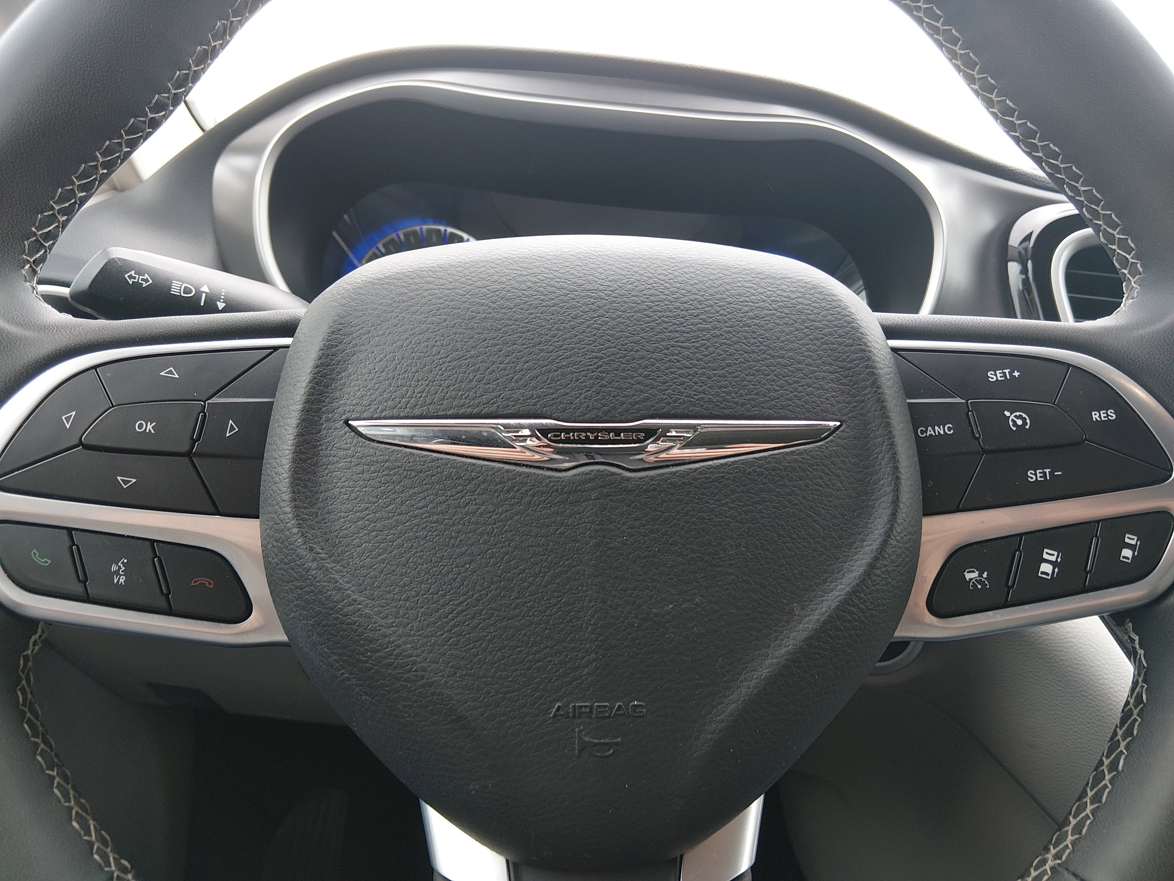2023 Chrysler Pacifica Touring L - Photo 12