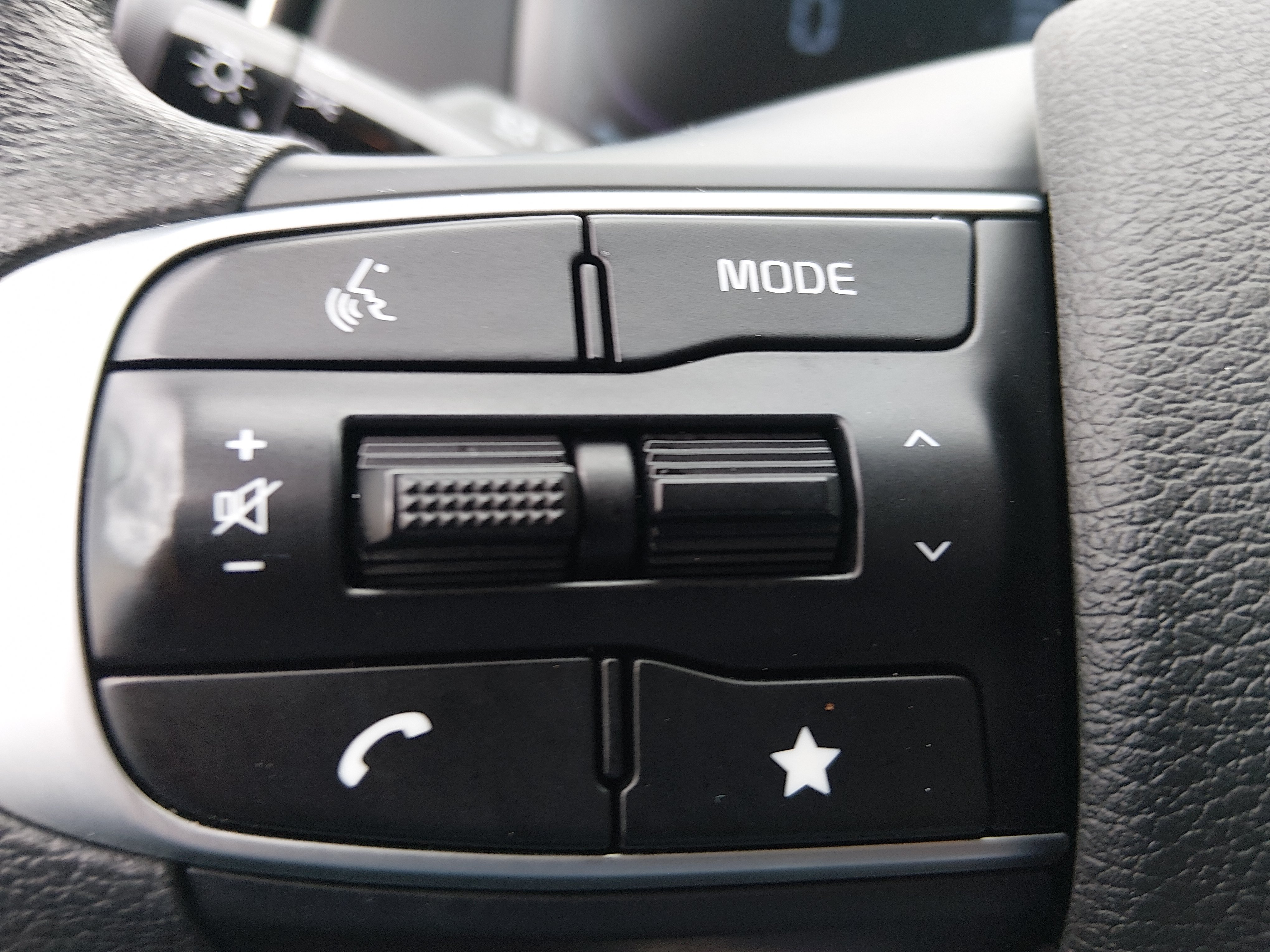 2025 Kia Sportage LX - Photo 12