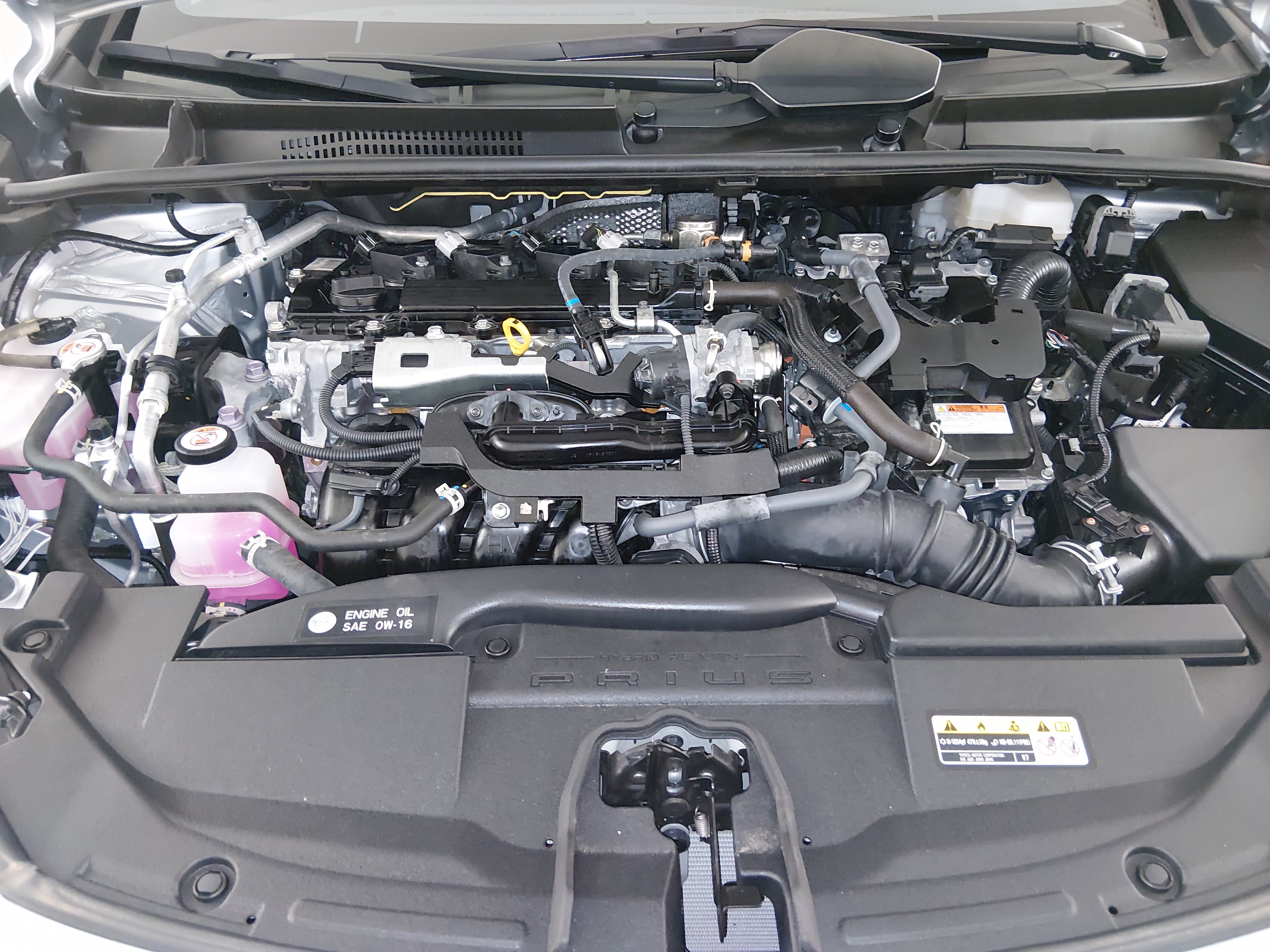 2025 Toyota Prius LE - Photo 9