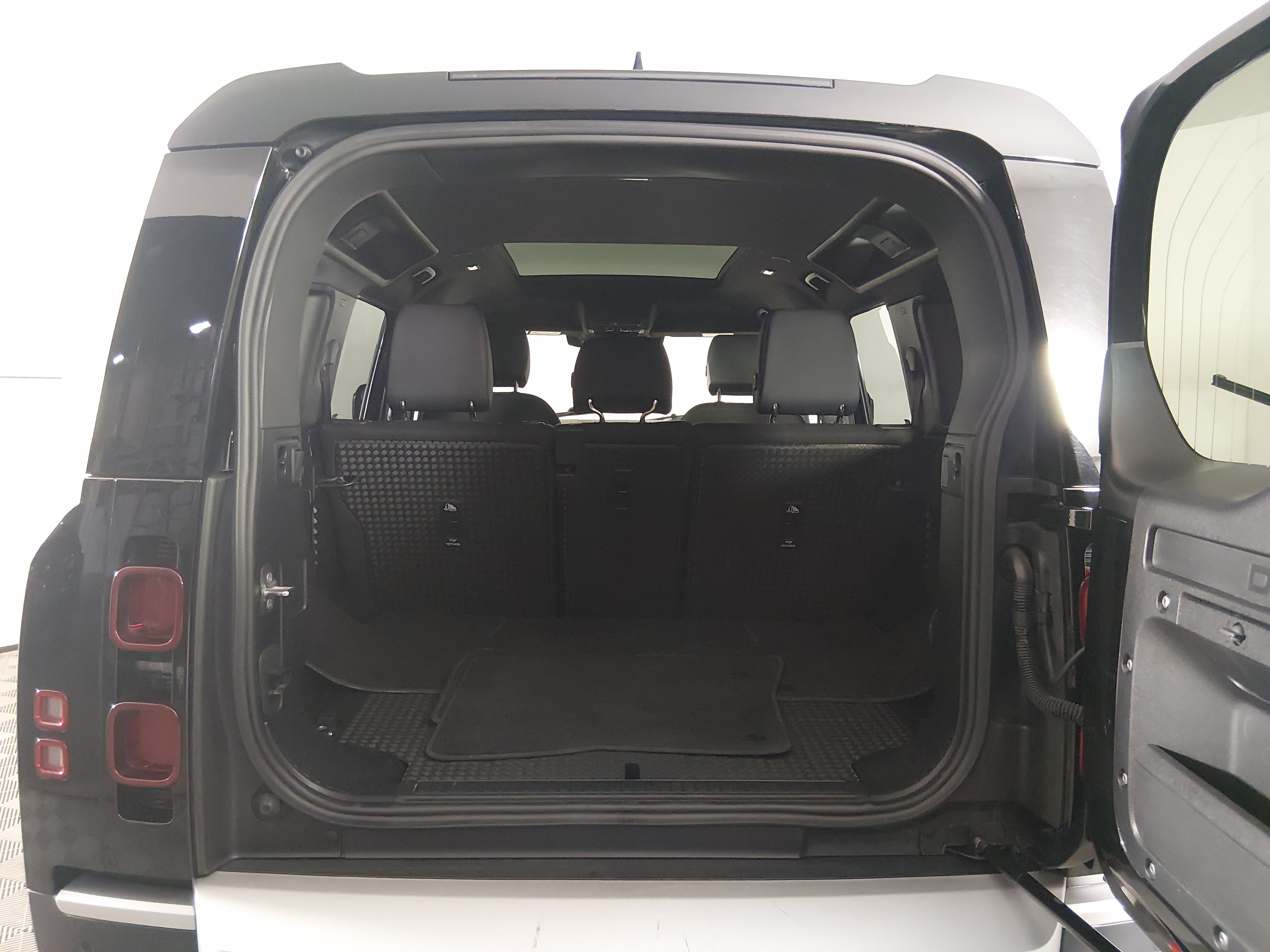 2025 Land Rover Defender S - Photo 11