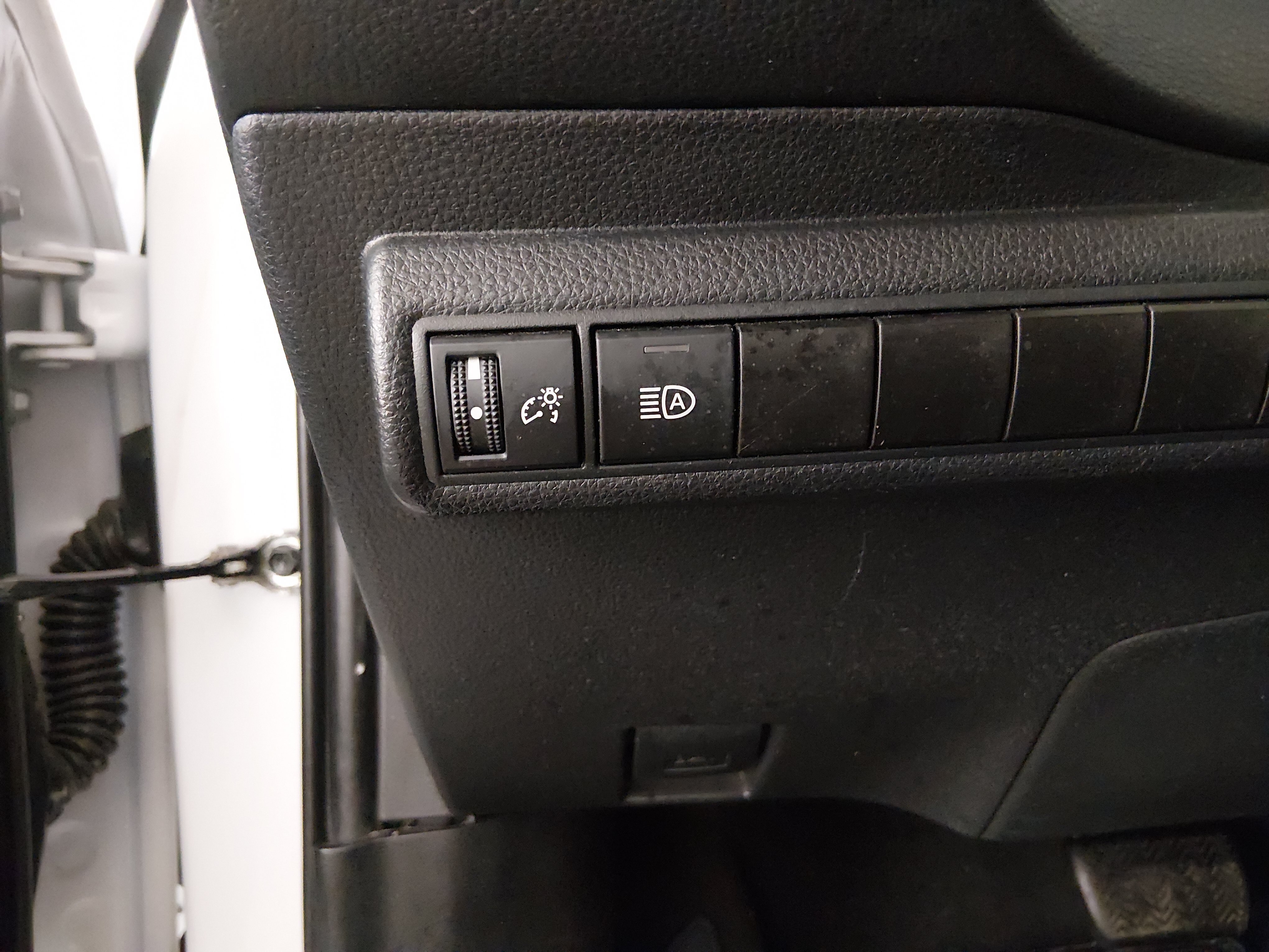 2024 Toyota Corolla LE - Photo 13