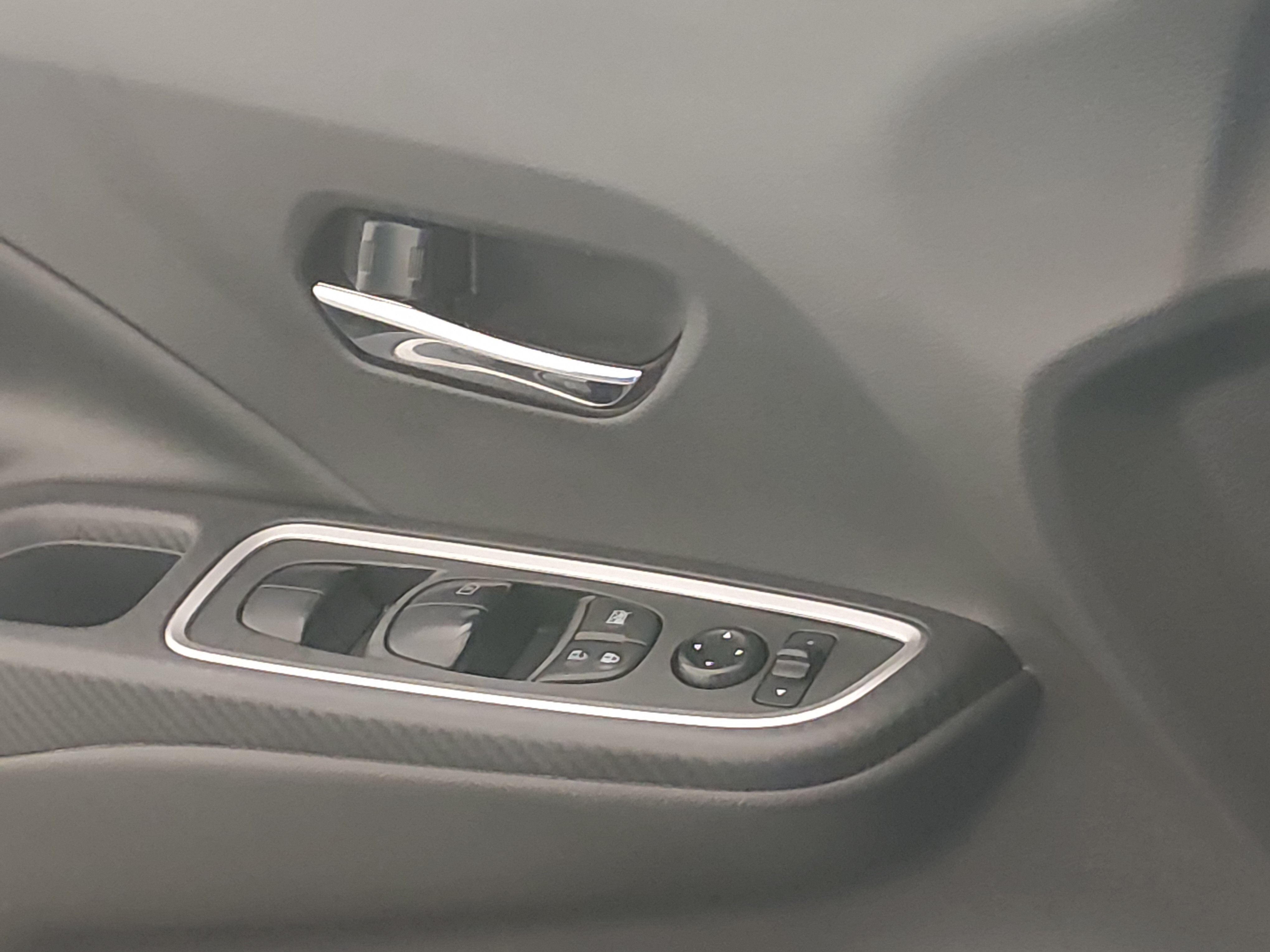 2024 Nissan Versa Sedan SR - Photo 18