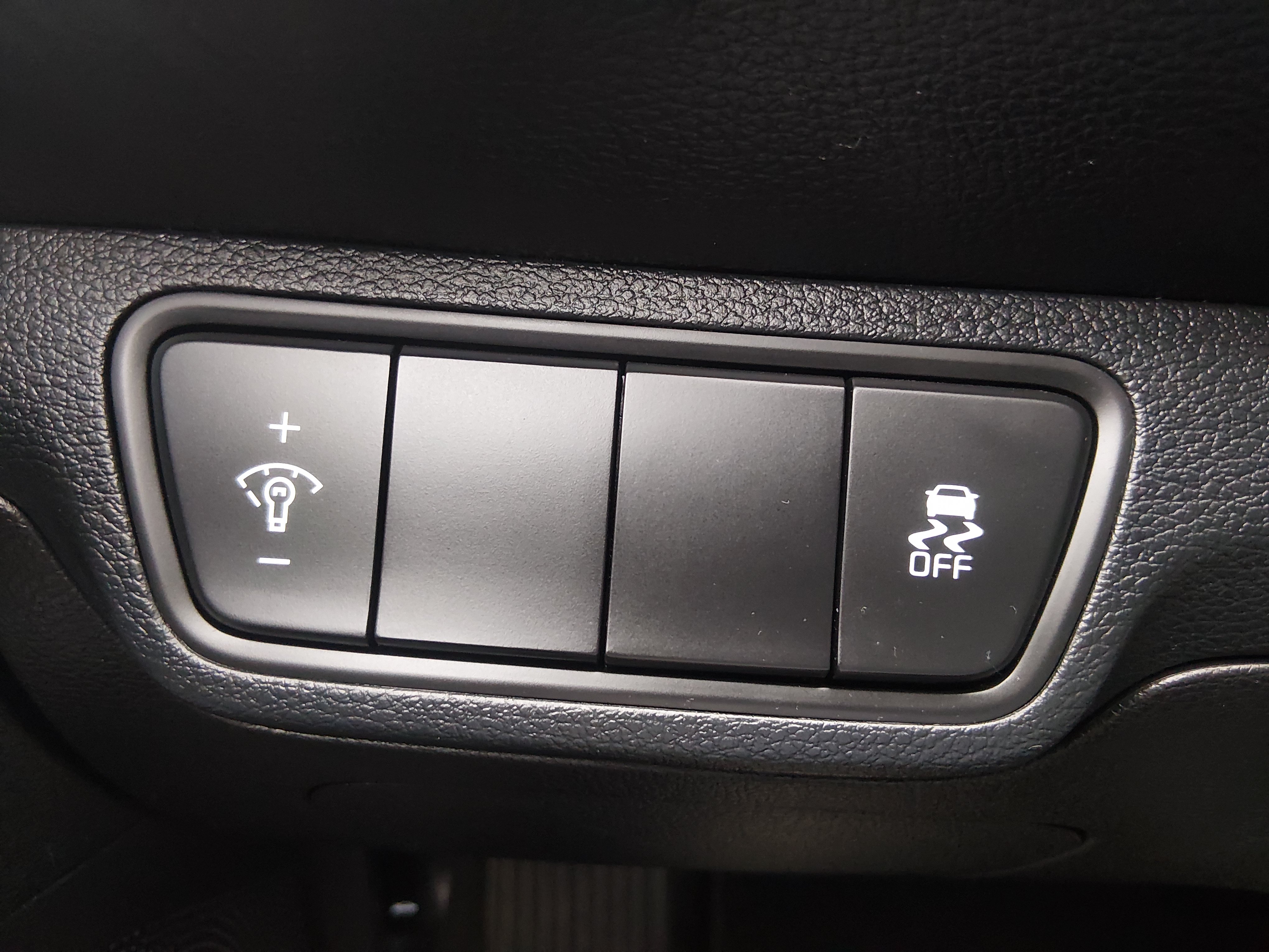 2024 Kia Forte LXS - Photo 13