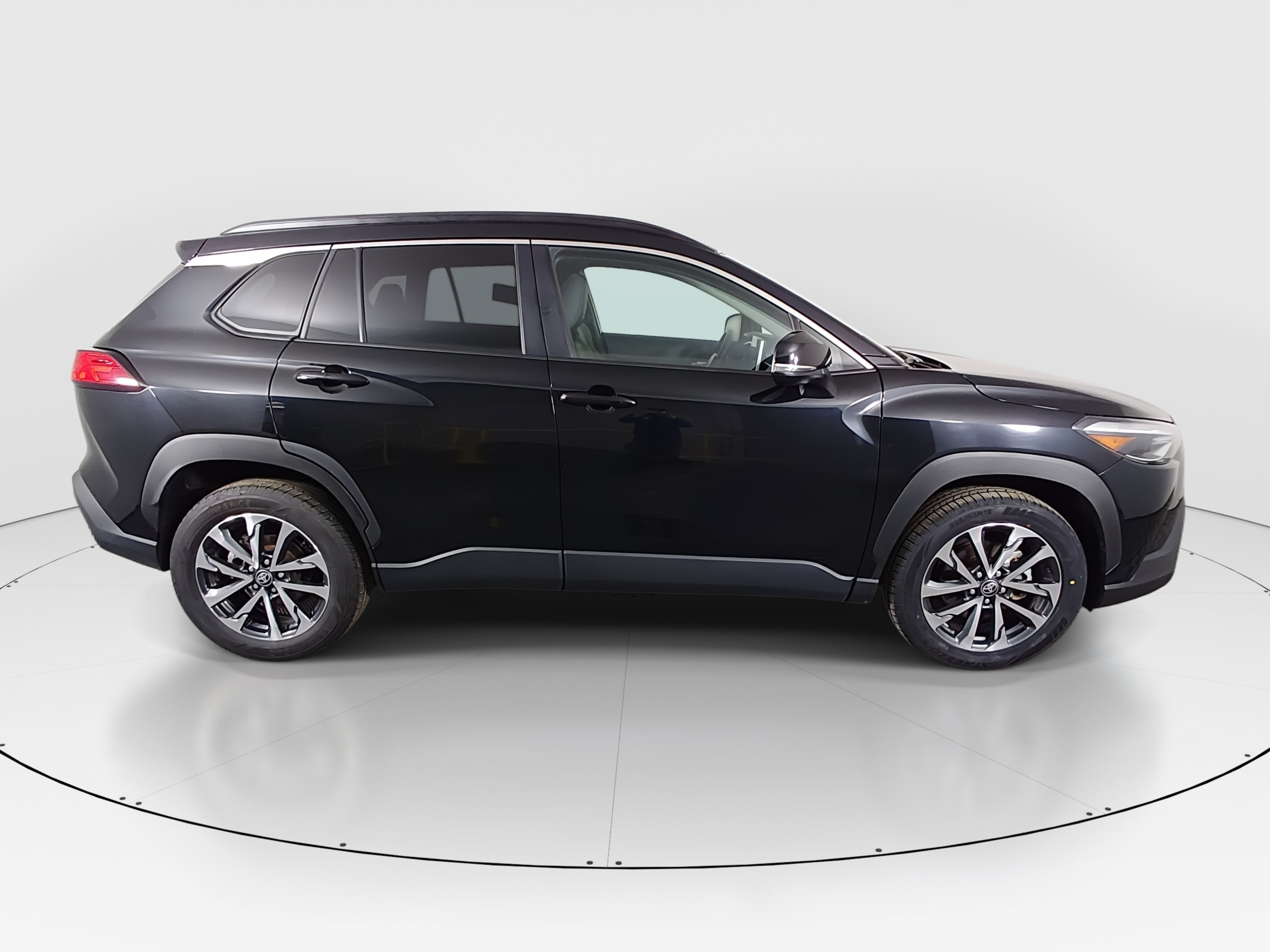 2025 Toyota Corolla Cross XLE - Photo 8