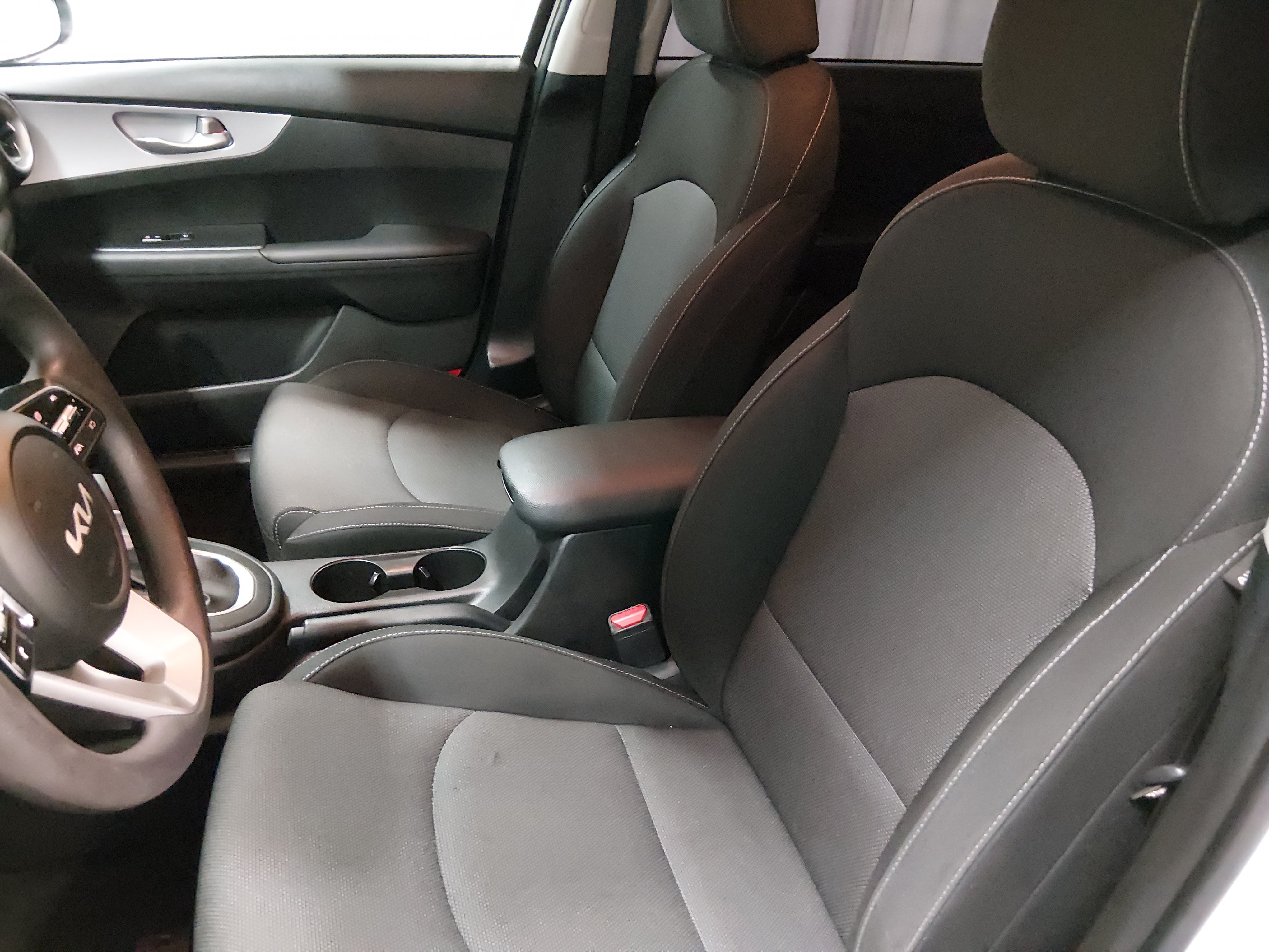 2024 Kia Forte LXS - Photo 22