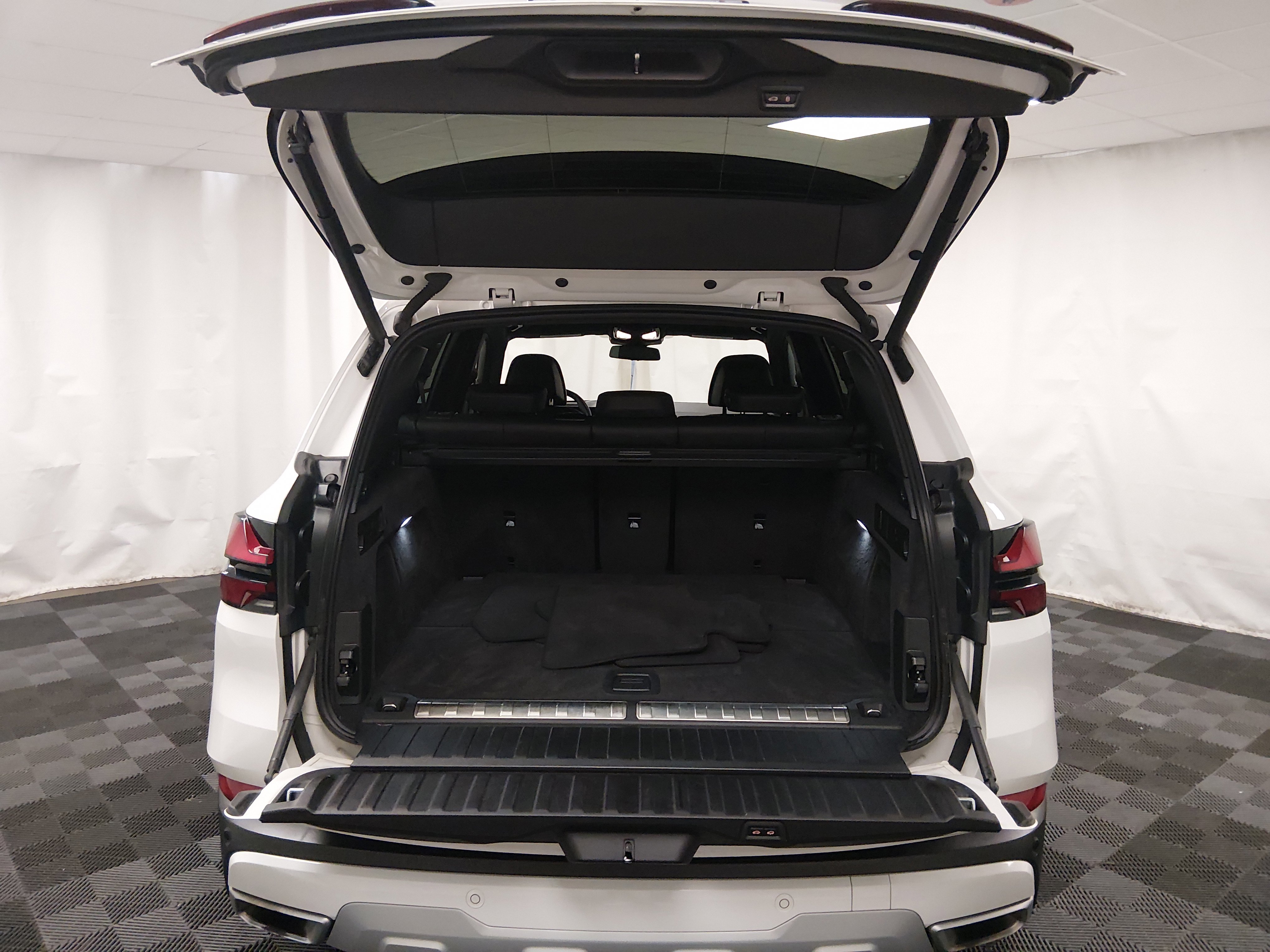 2025 BMW X5 50e - Photo 11