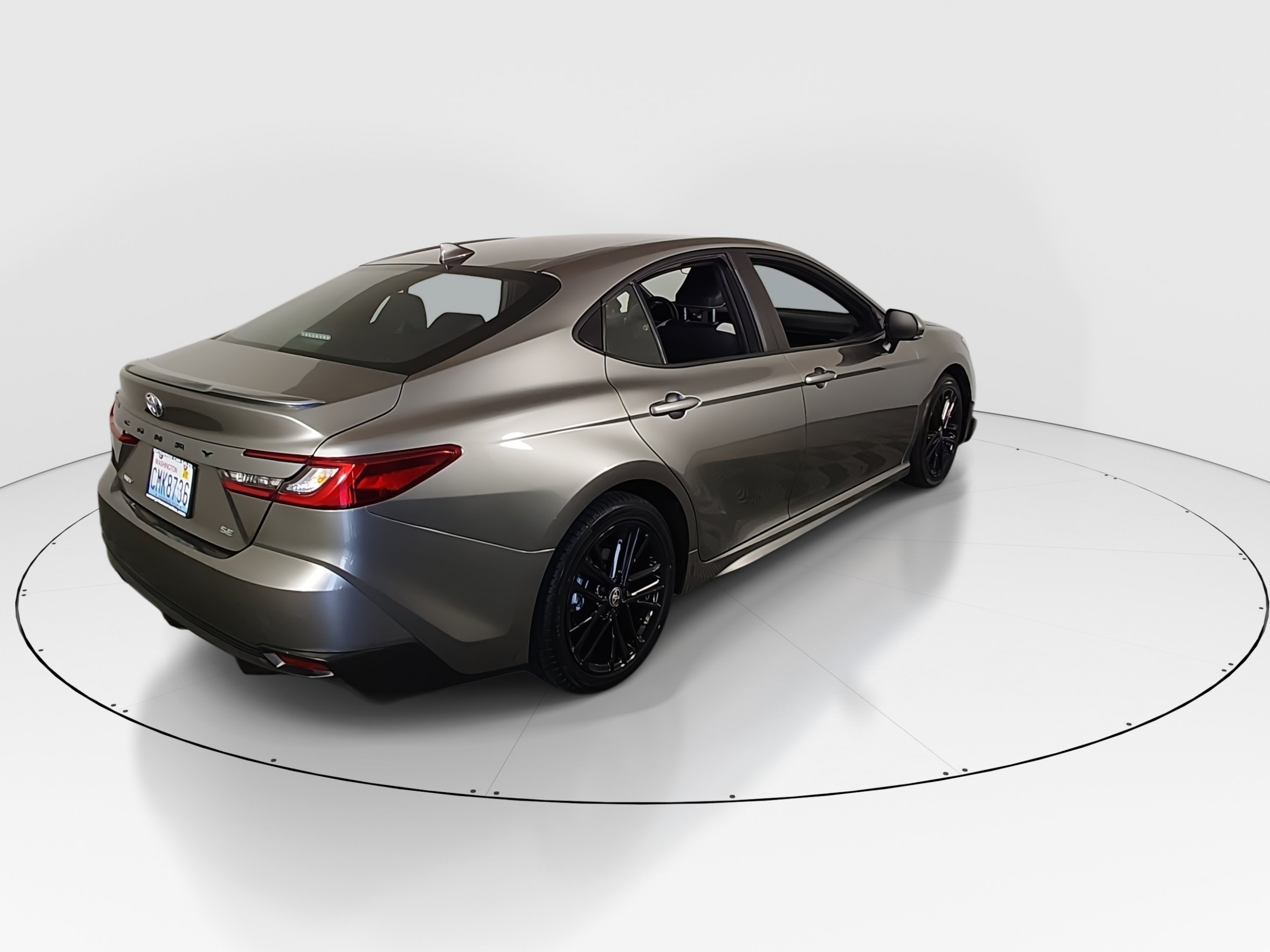 2025 Toyota Camry SE - Photo 7