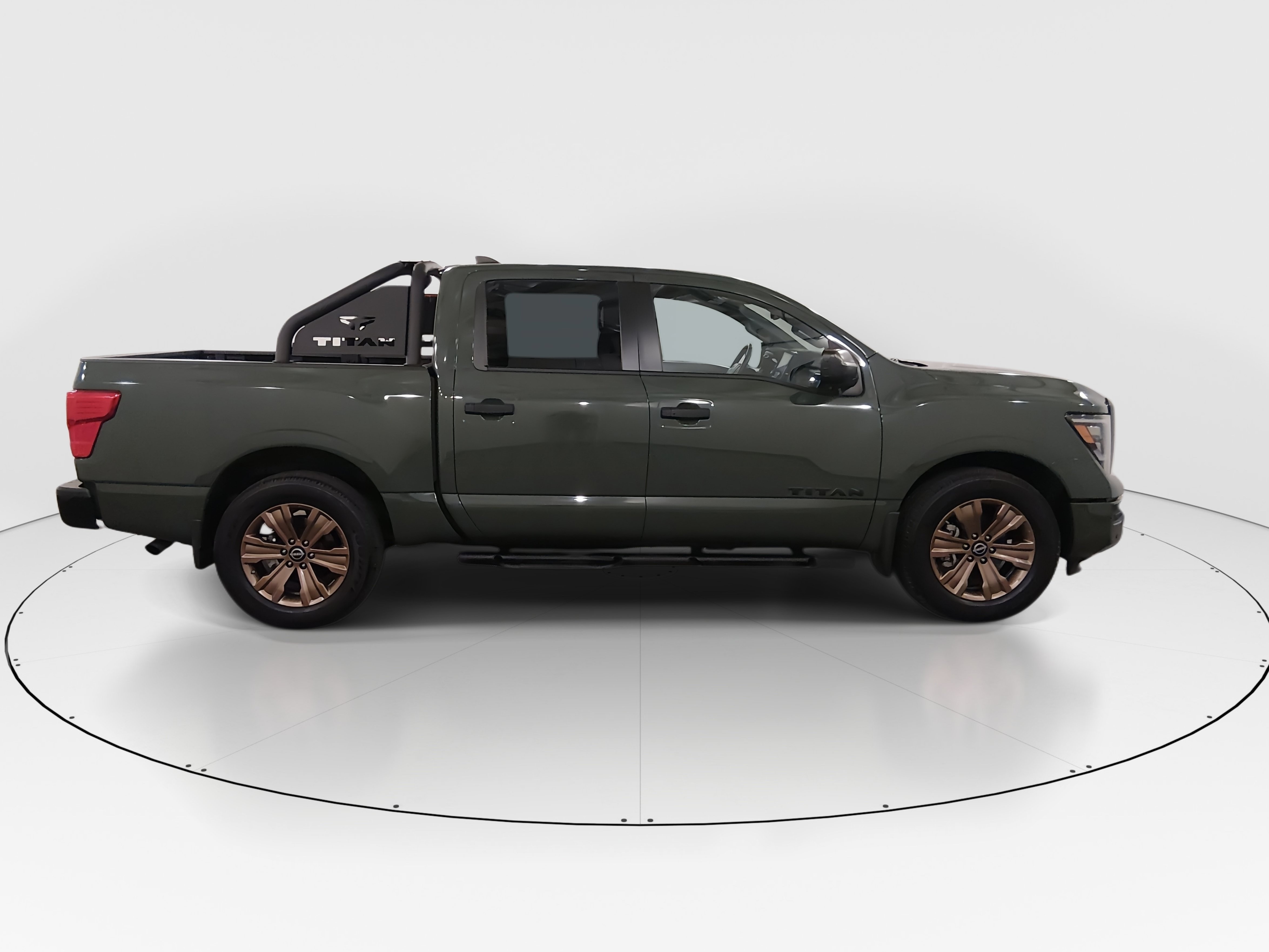 2024 Nissan Titan SV - Photo 8