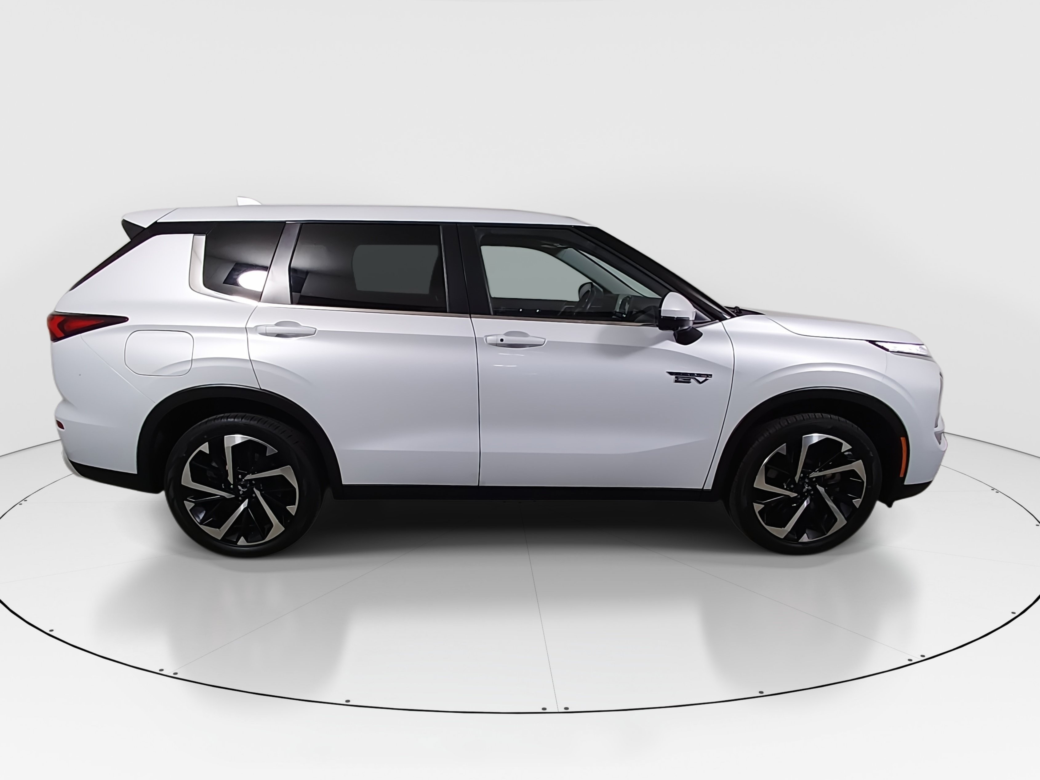 2024 Mitsubishi Outlander Plug-in Hybrid SE - Photo 8
