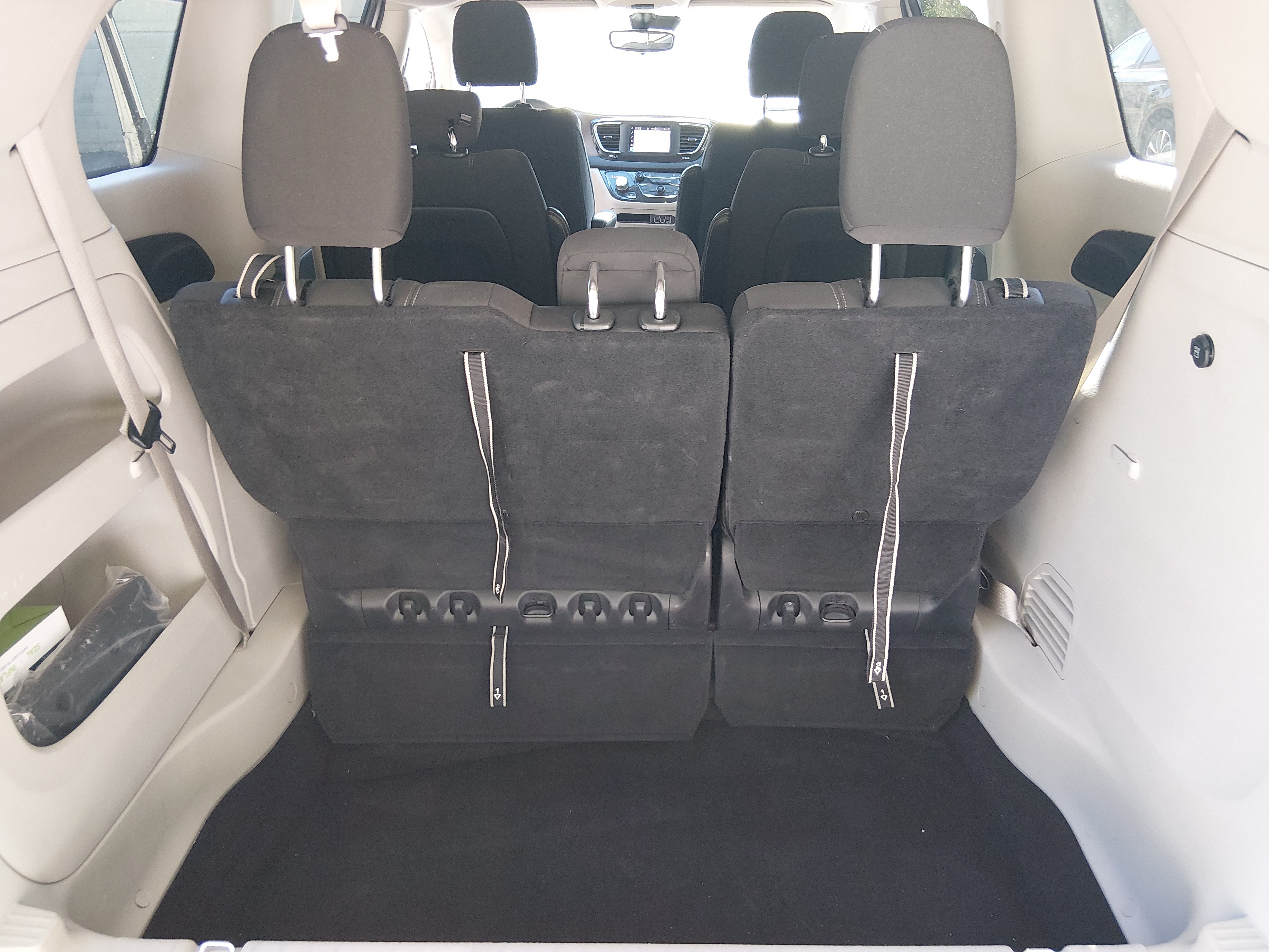 2023 Chrysler Voyager LX - Photo 11