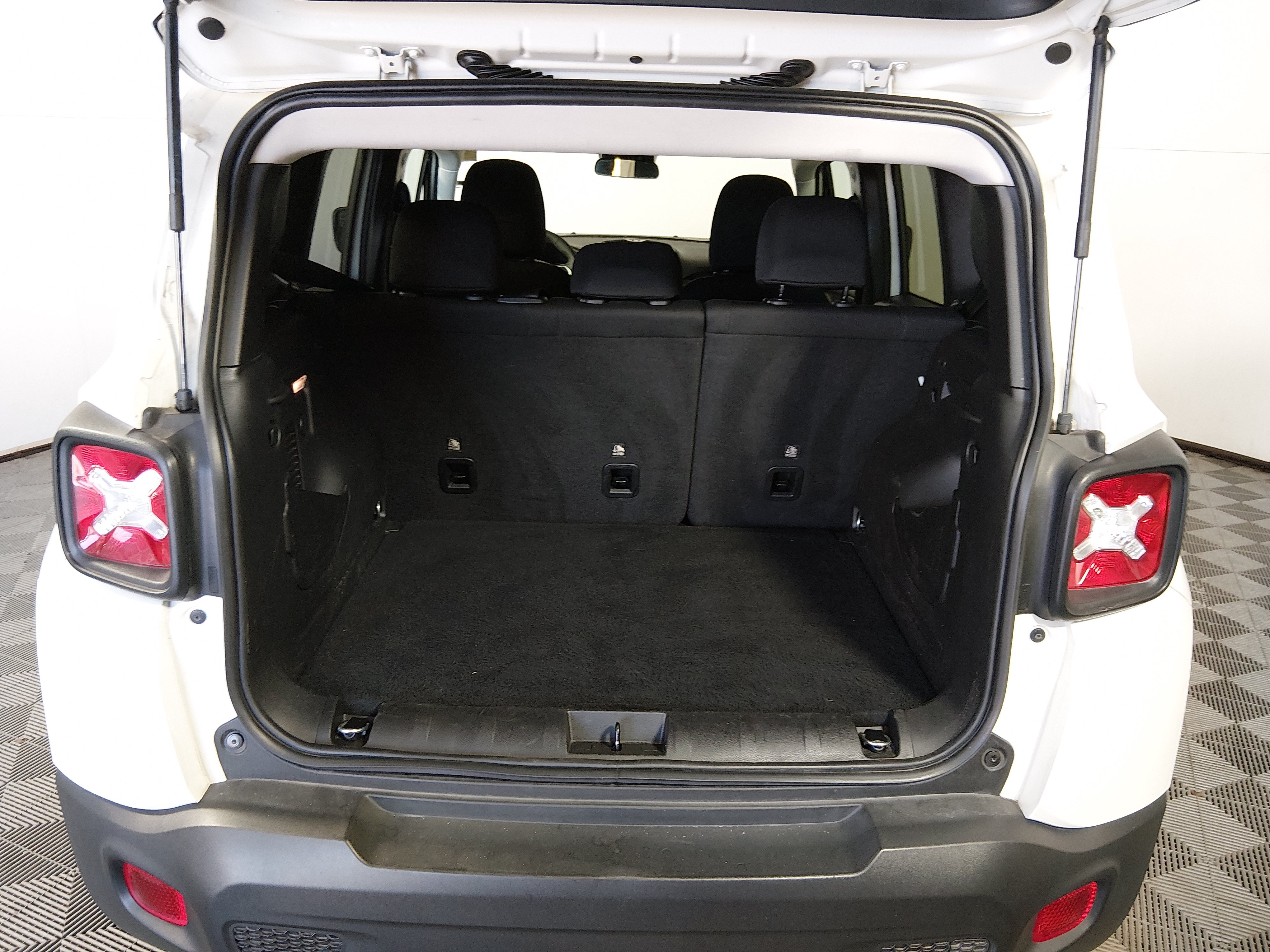 2023 Jeep Renegade Latitude - Photo 11