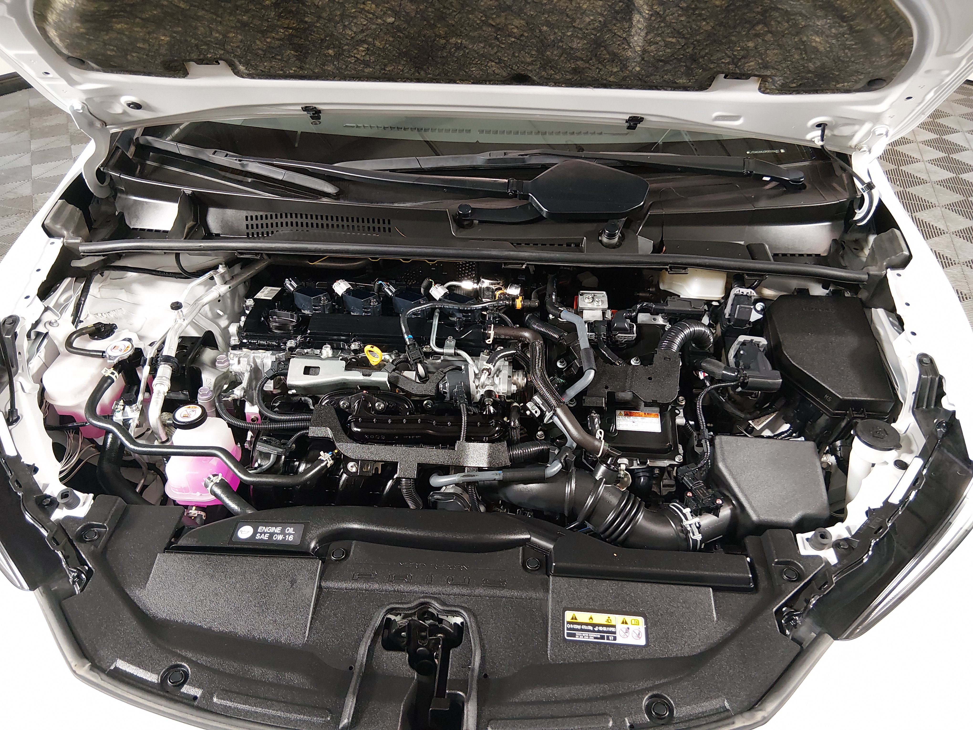 2024 Toyota Prius LE - Photo 9