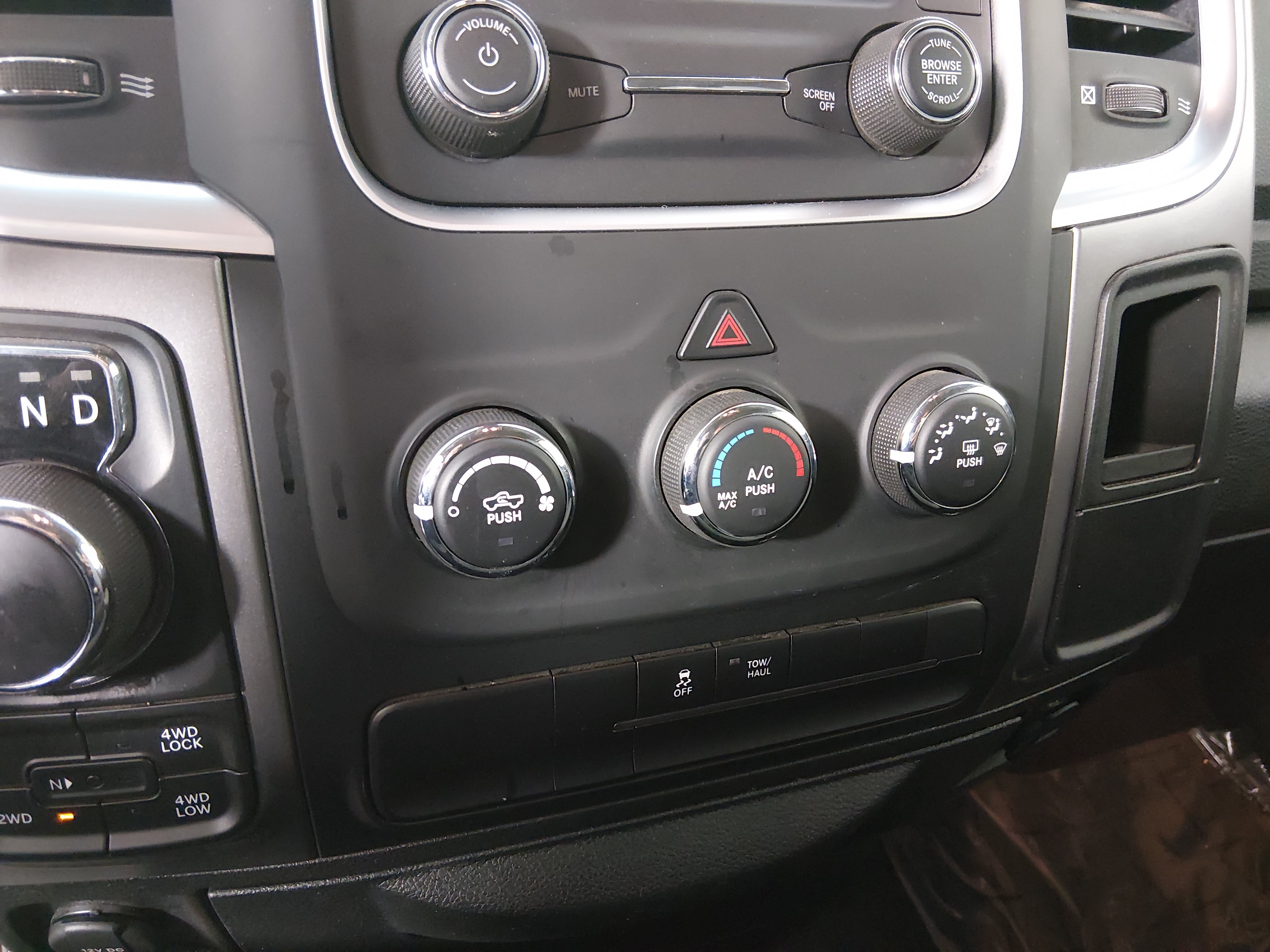 2024 RAM Ram 1500 Classic SLT - Photo 17
