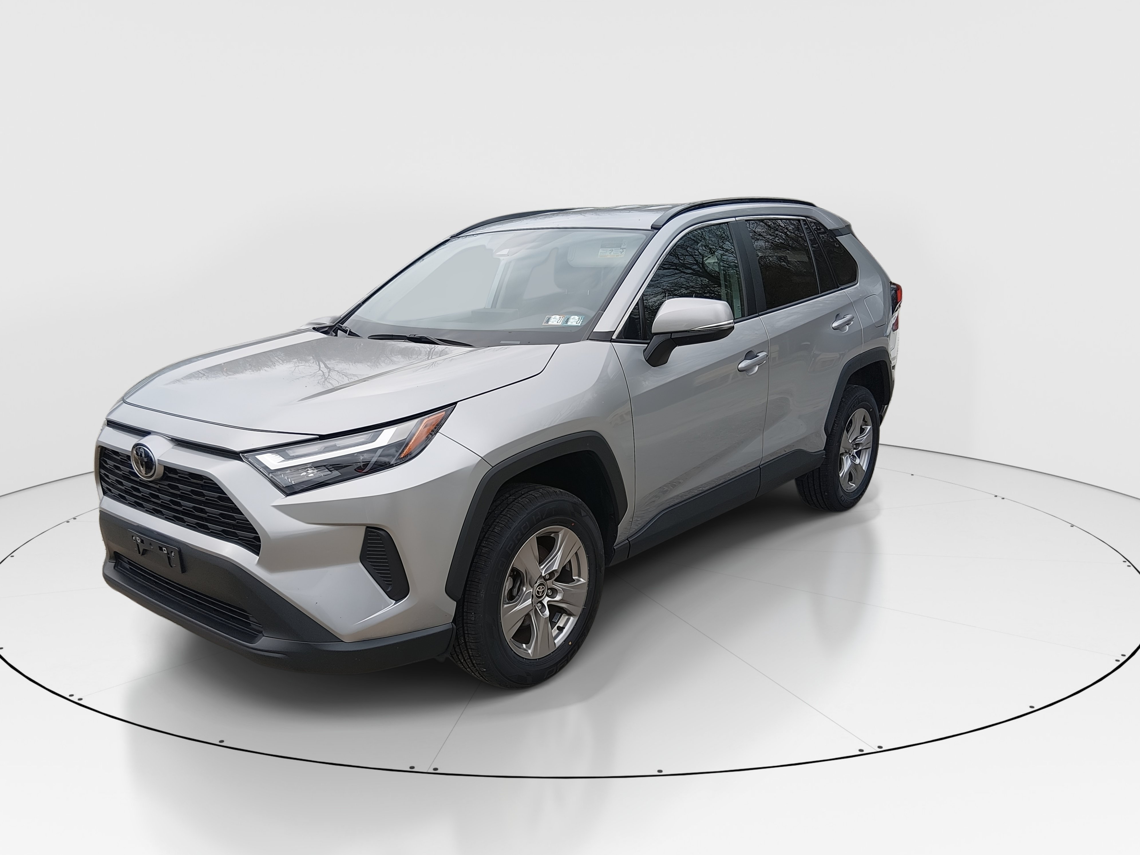 2024 Toyota RAV4 XLE - Photo 3