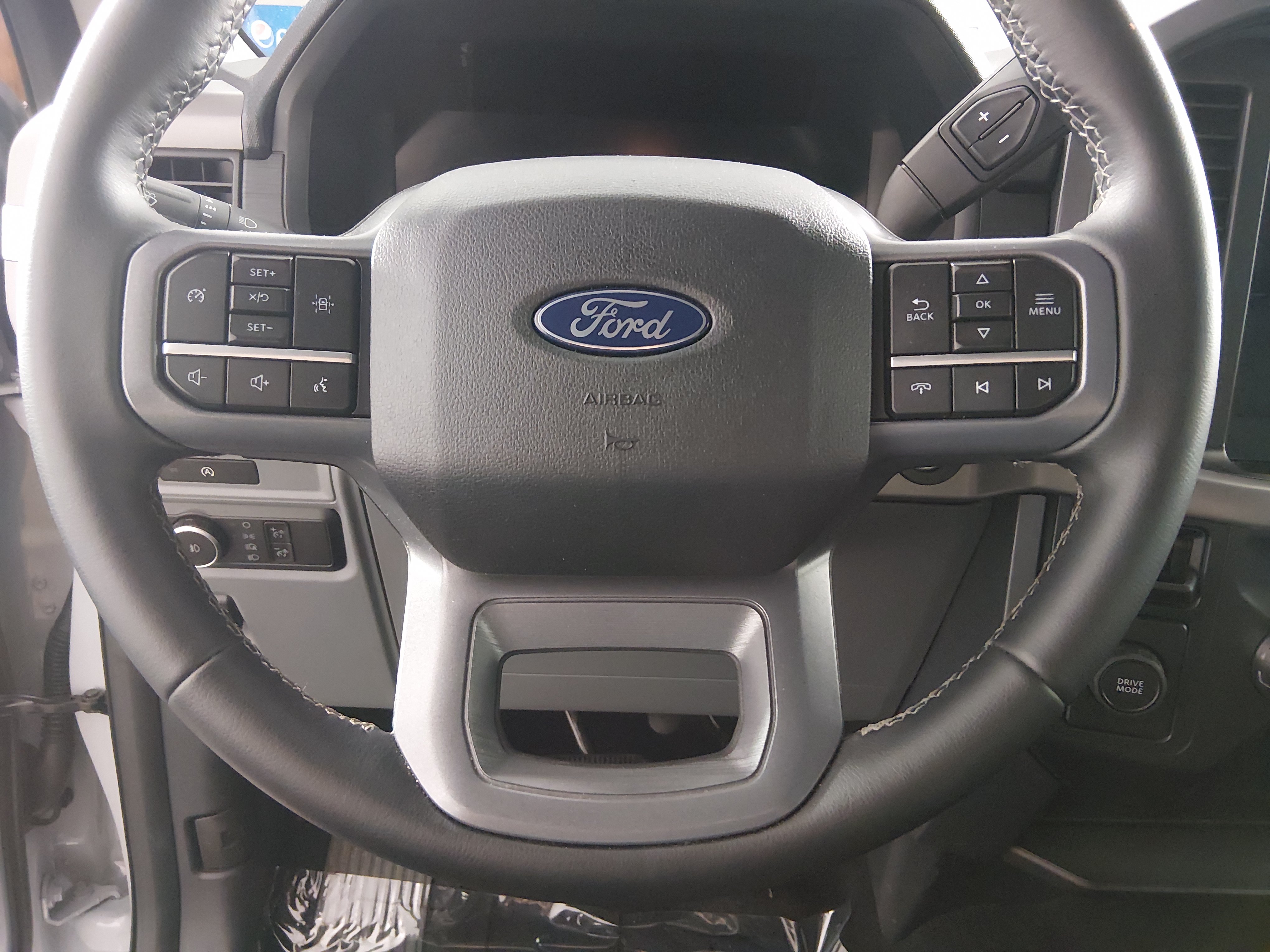 2025 Ford F-150 XLT - Photo 12