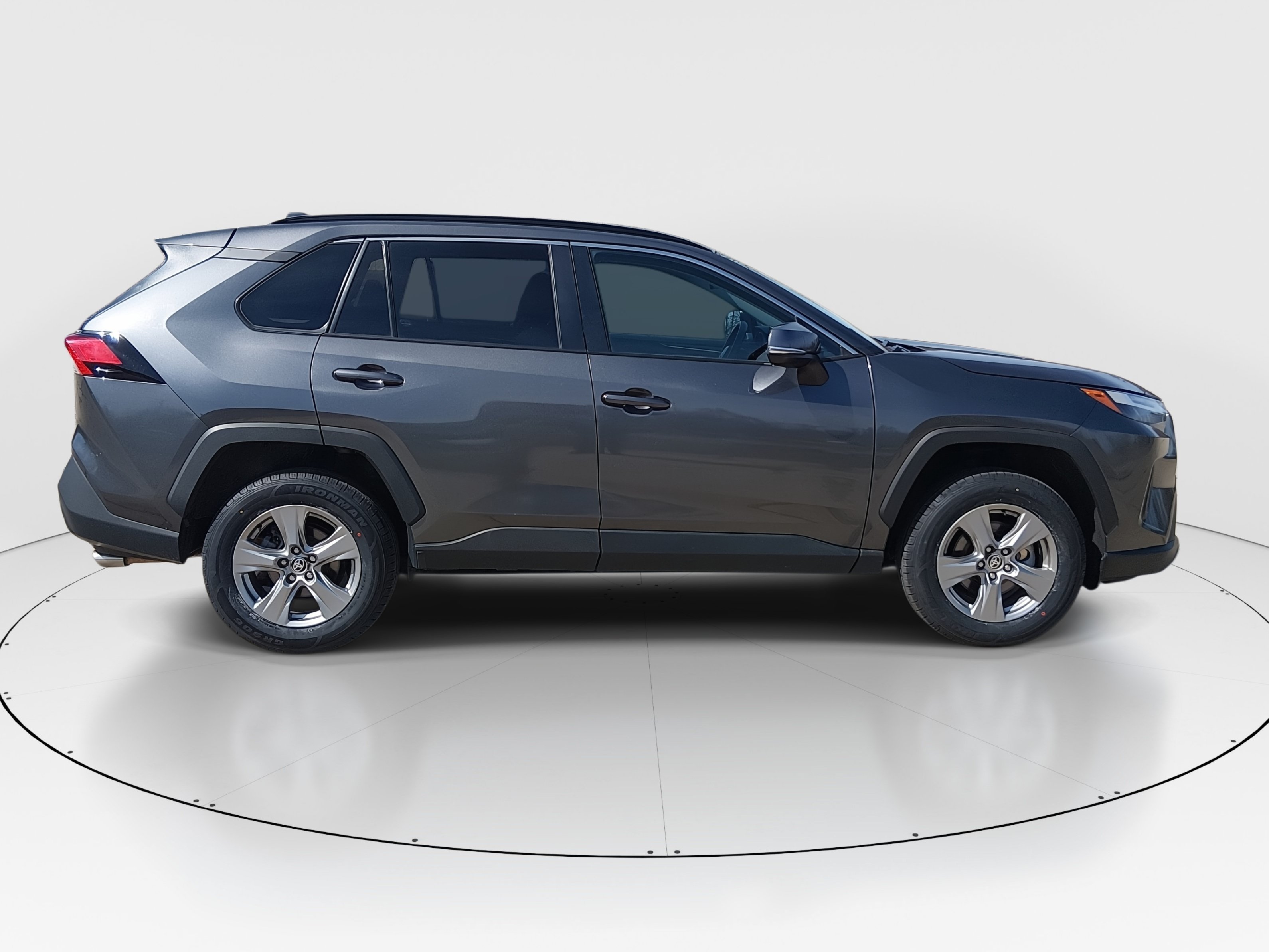 2024 Toyota RAV4 XLE - Photo 8
