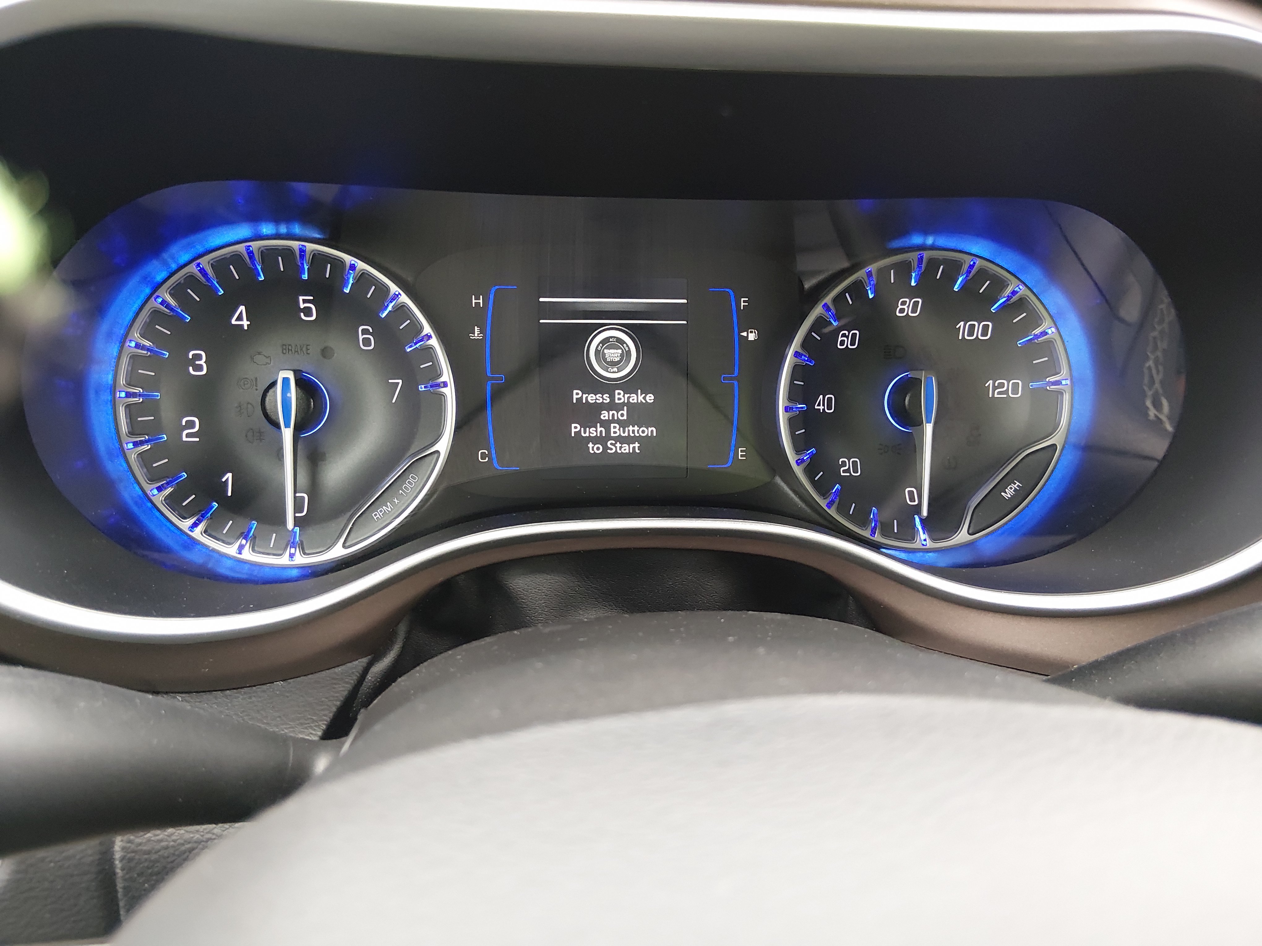 2023 Chrysler Voyager LX - Photo 14