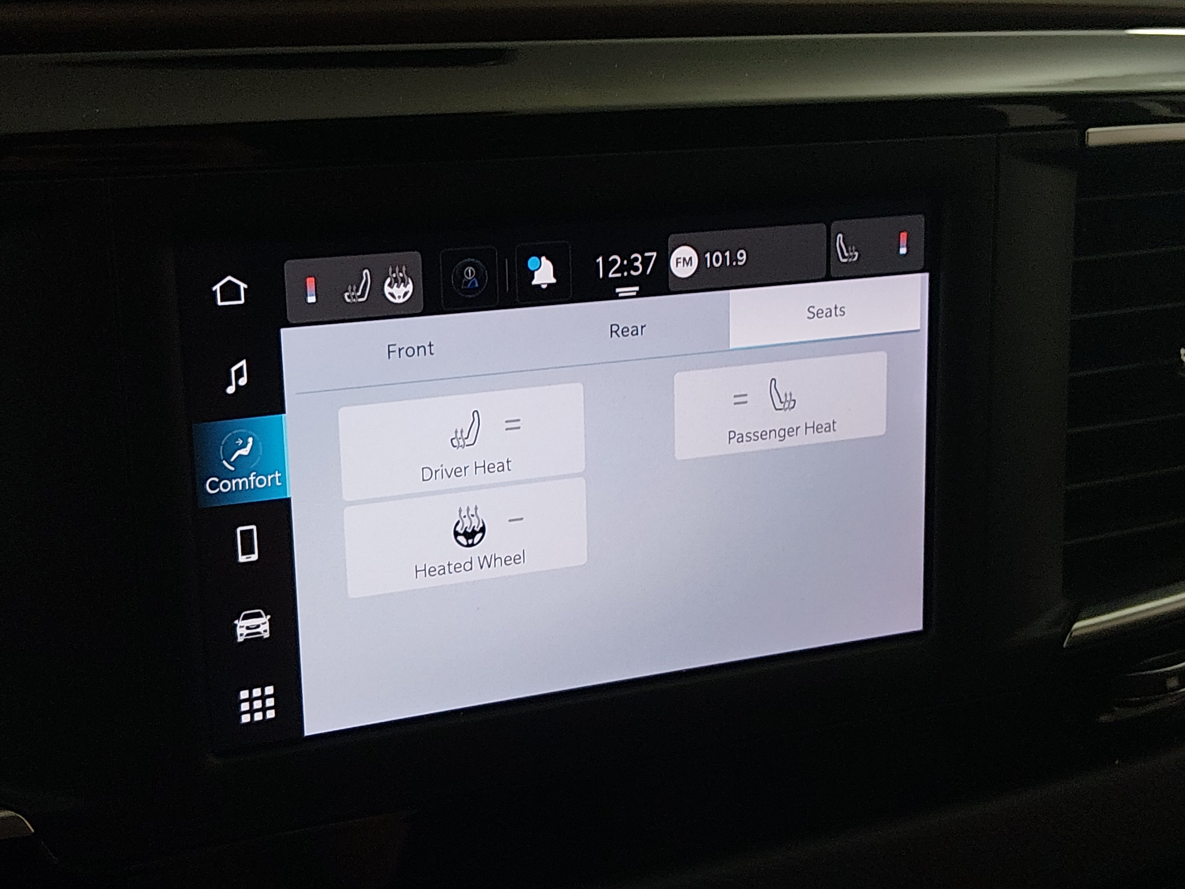 2023 Chrysler Voyager LX - Photo 18