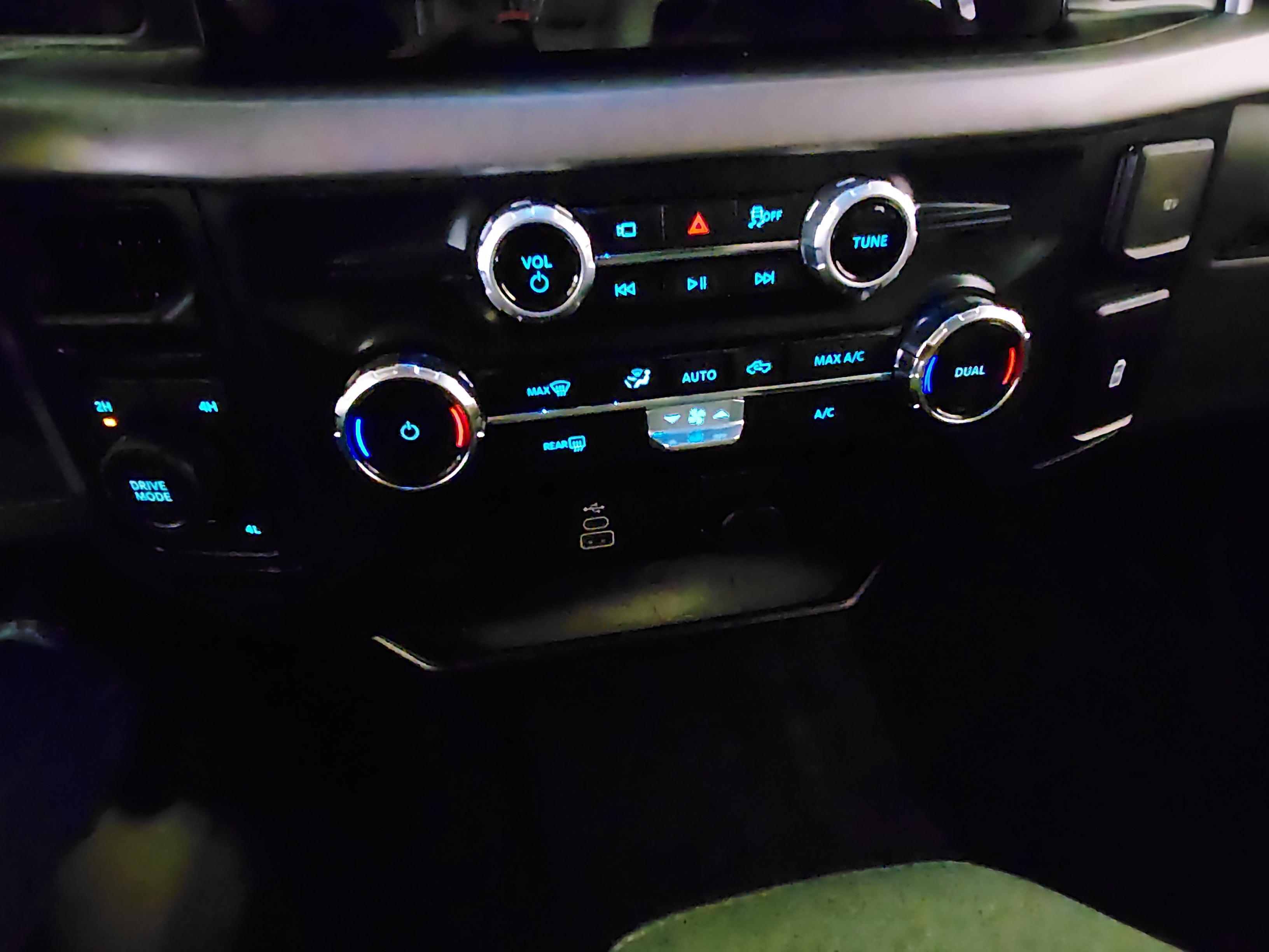 2025 Ford F-150 XLT - Photo 18