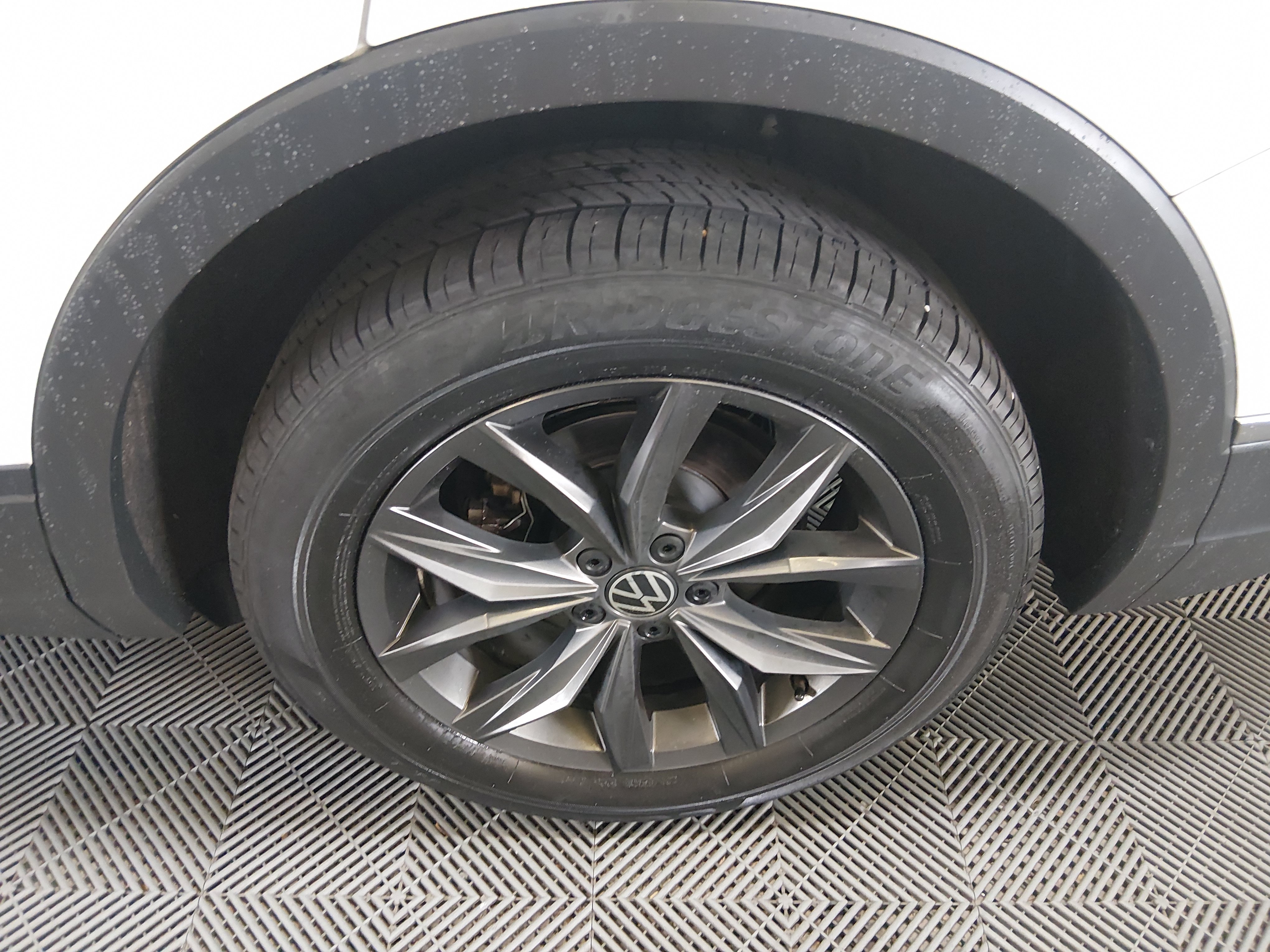 2024 Volkswagen Tiguan SE - Photo 10