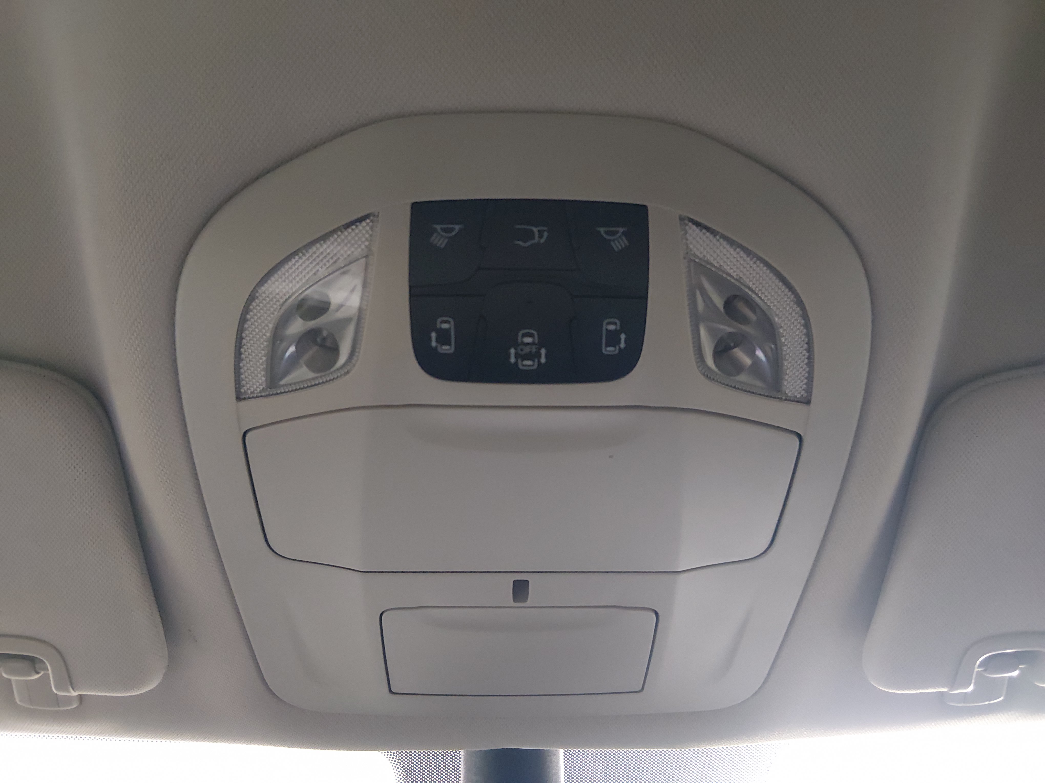 2023 Chrysler Voyager LX - Photo 20