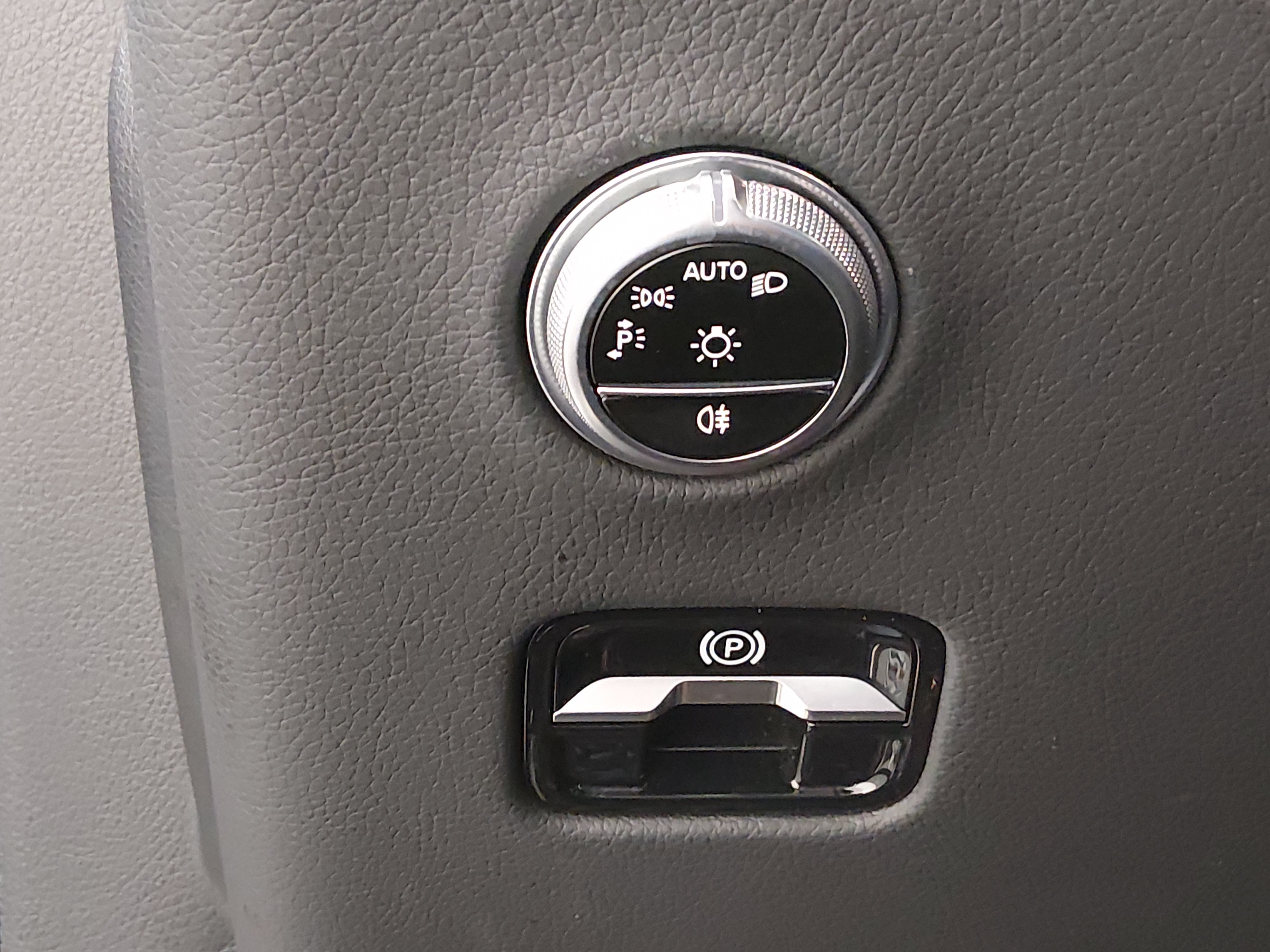 2024 Mercedes-Benz GLC GLC300 - Photo 13