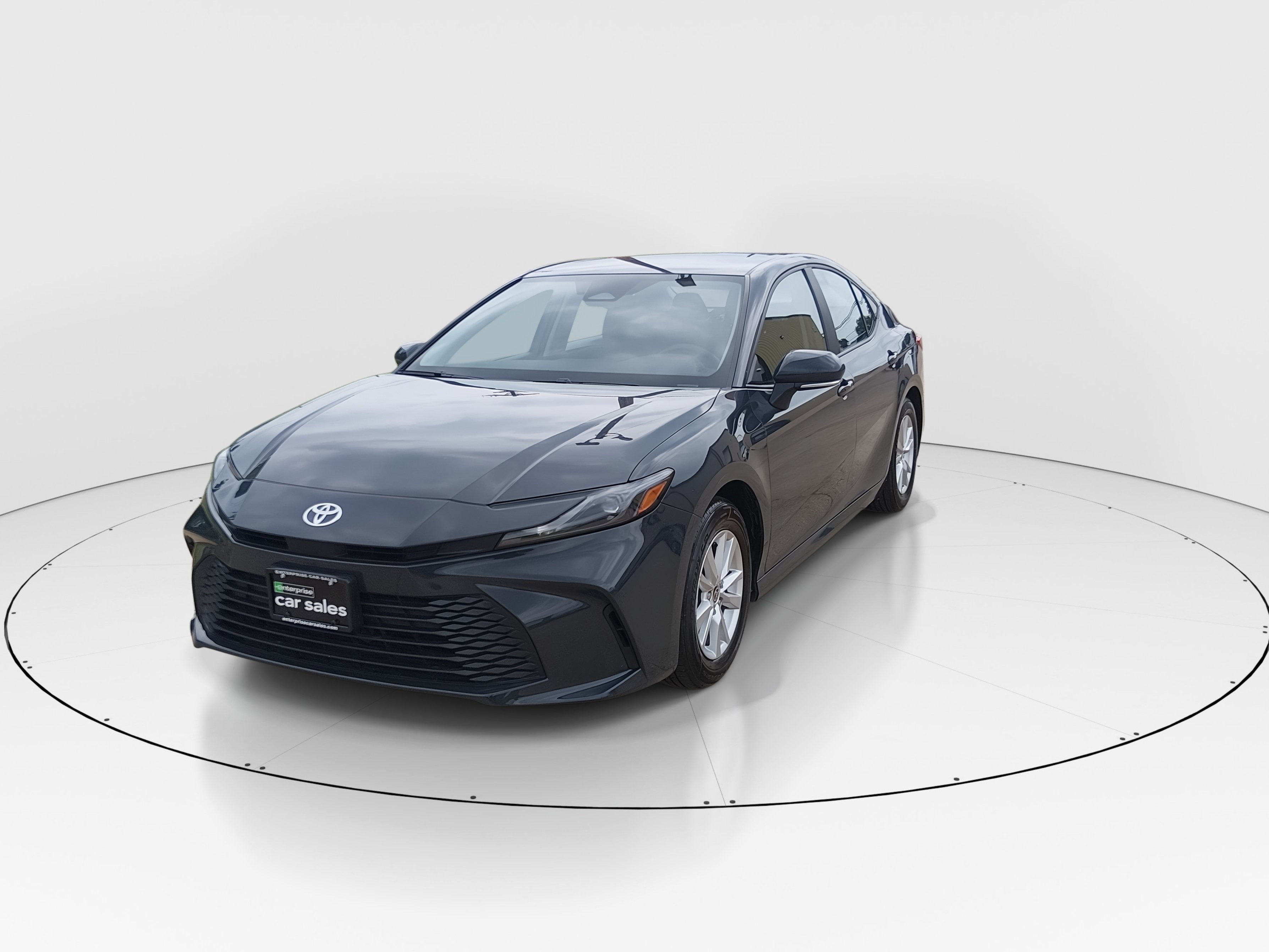 2025 Toyota Camry LE - Photo 3