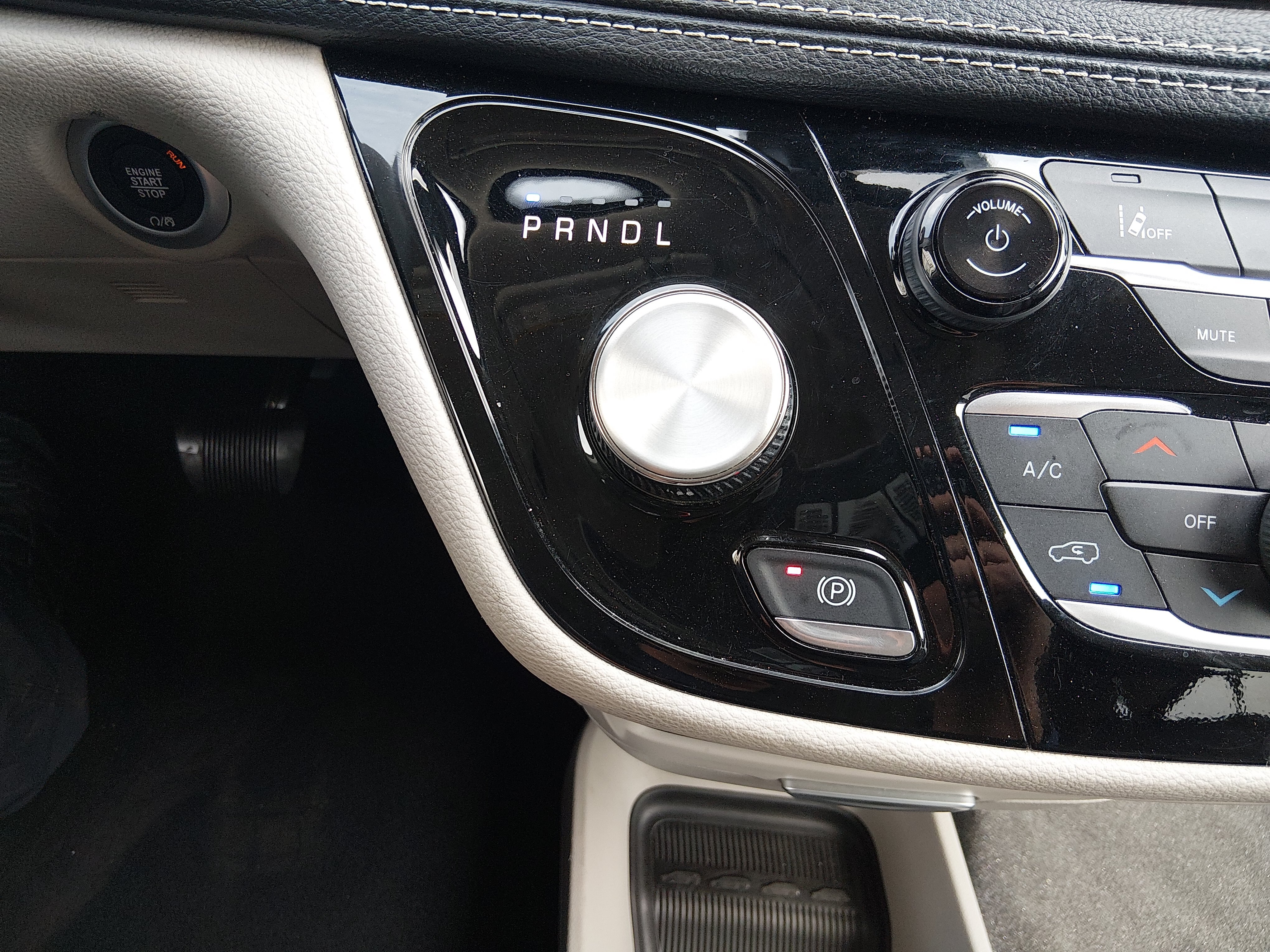 2023 Chrysler Pacifica Hybrid Touring L - Photo 16