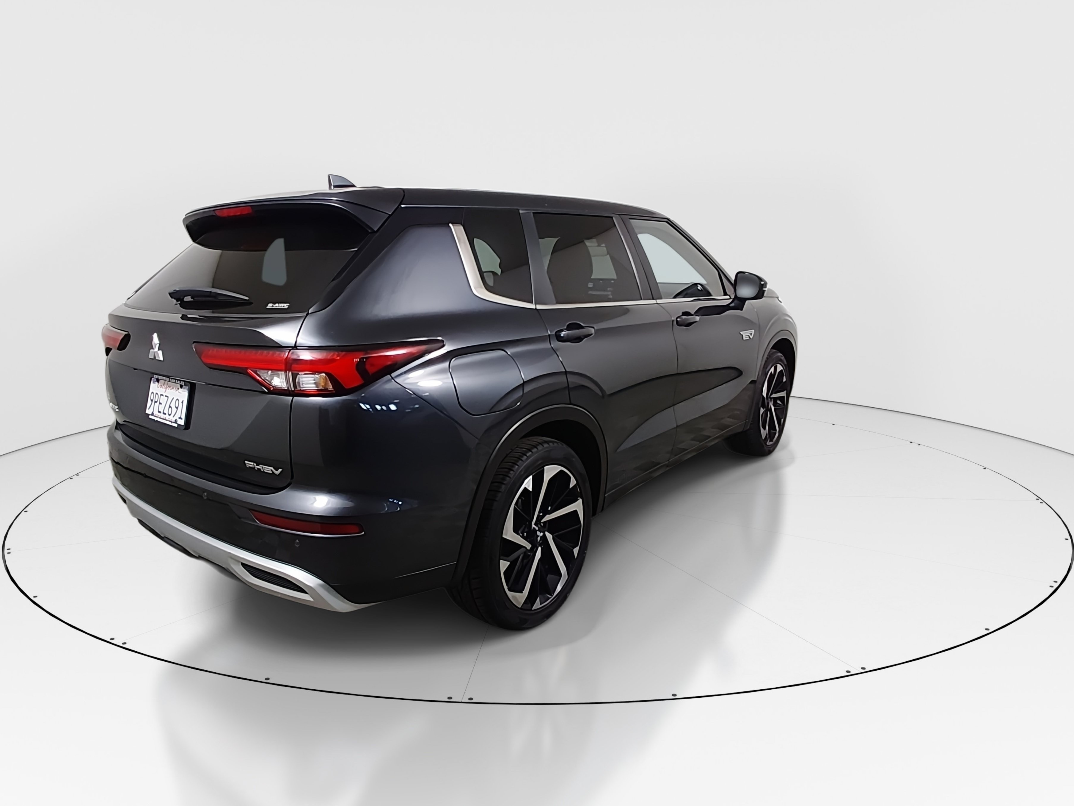 2024 Mitsubishi Outlander Plug-in Hybrid SE - Photo 7