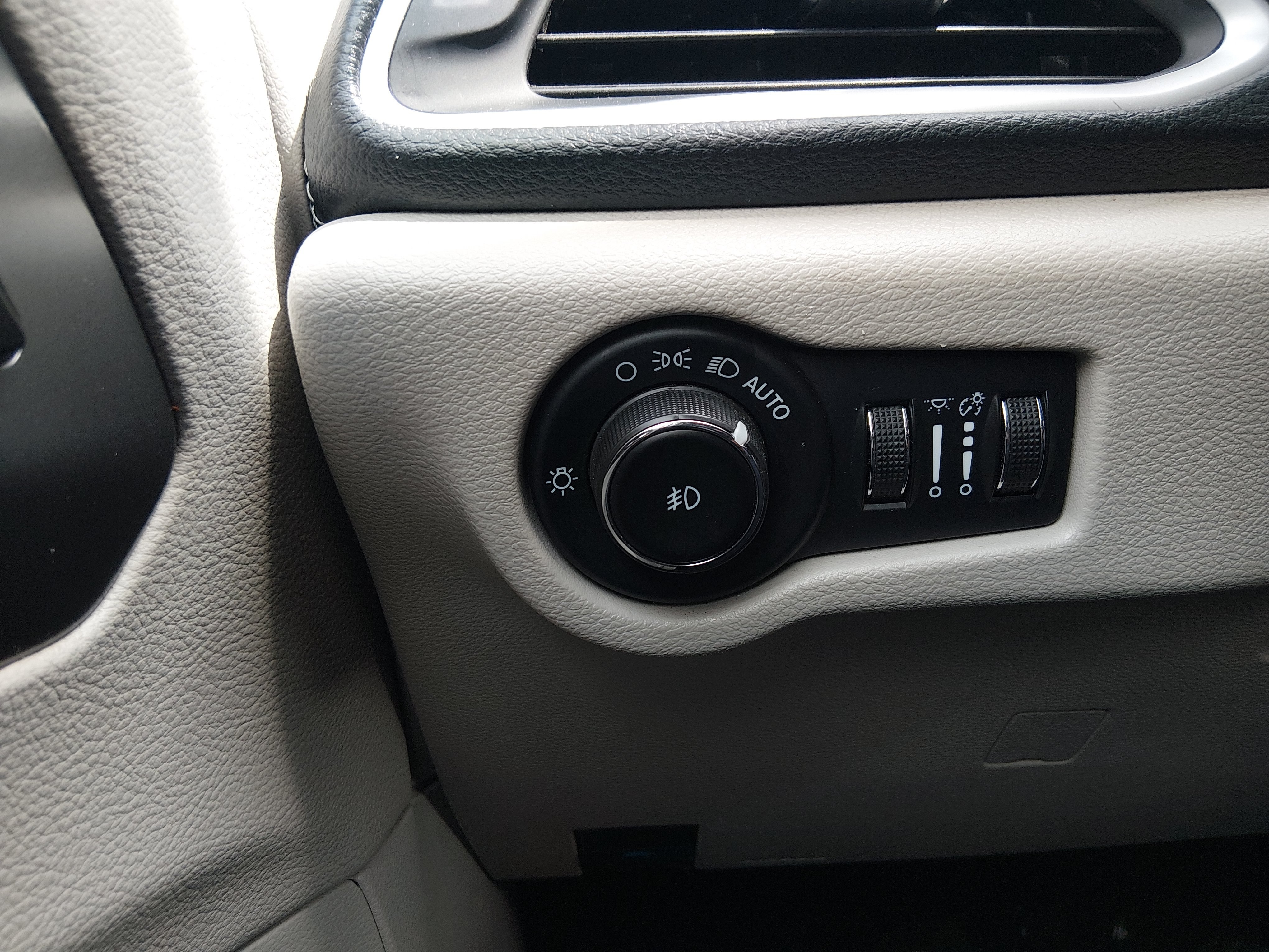 2023 Chrysler Pacifica Hybrid Touring L - Photo 13