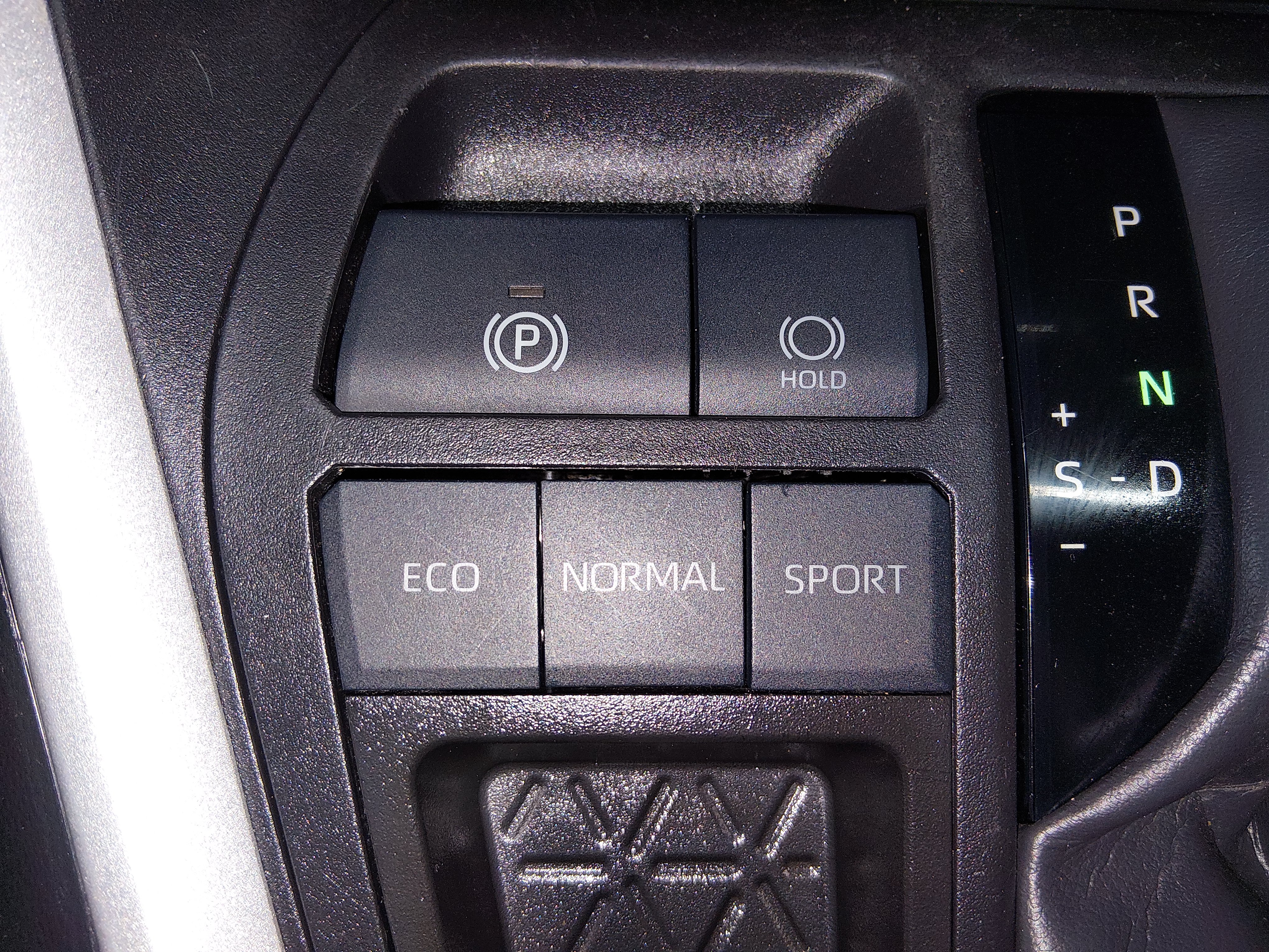 2024 Toyota RAV4 XLE - Photo 20
