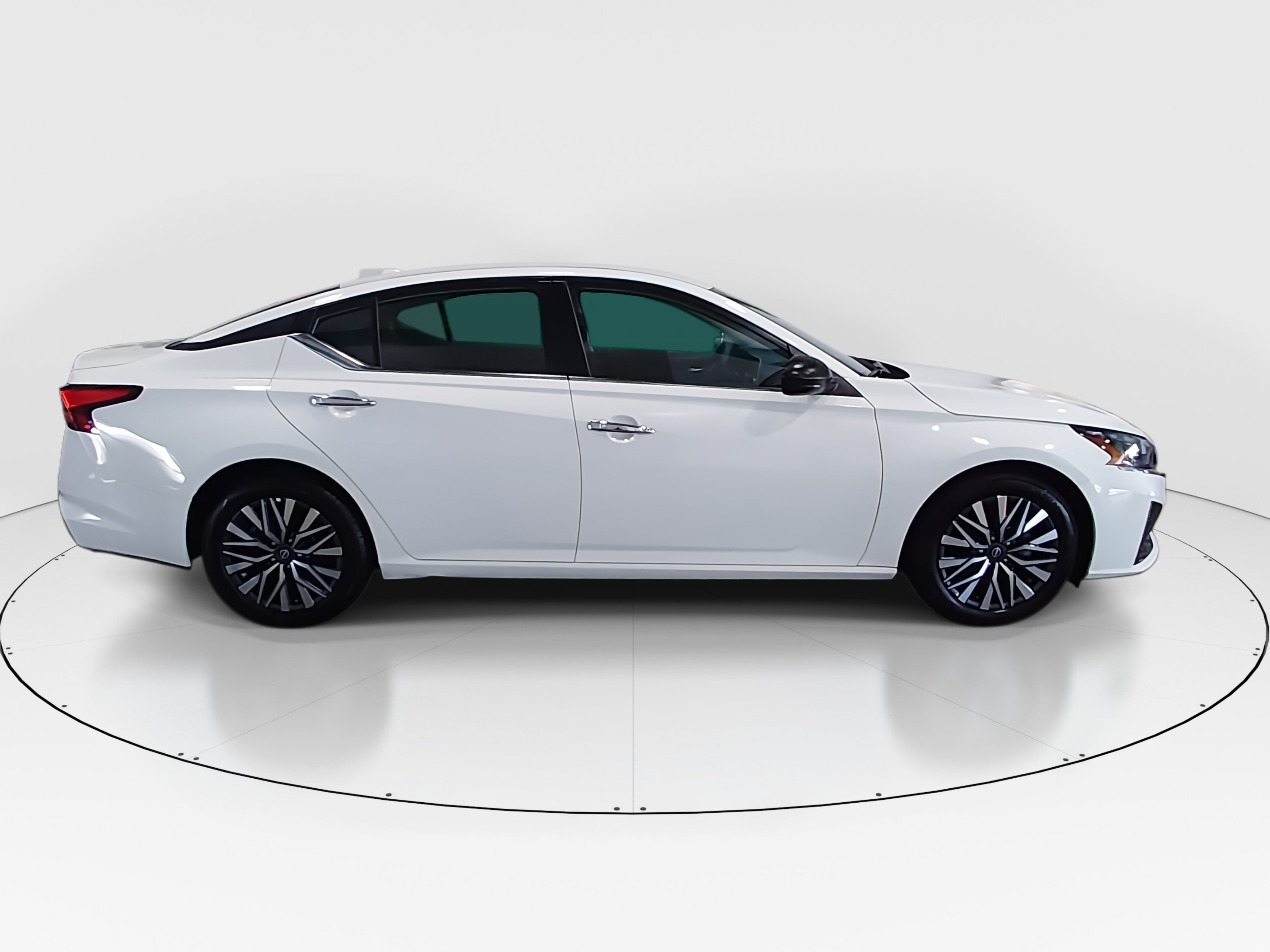 2025 Nissan Altima SV - Photo 8