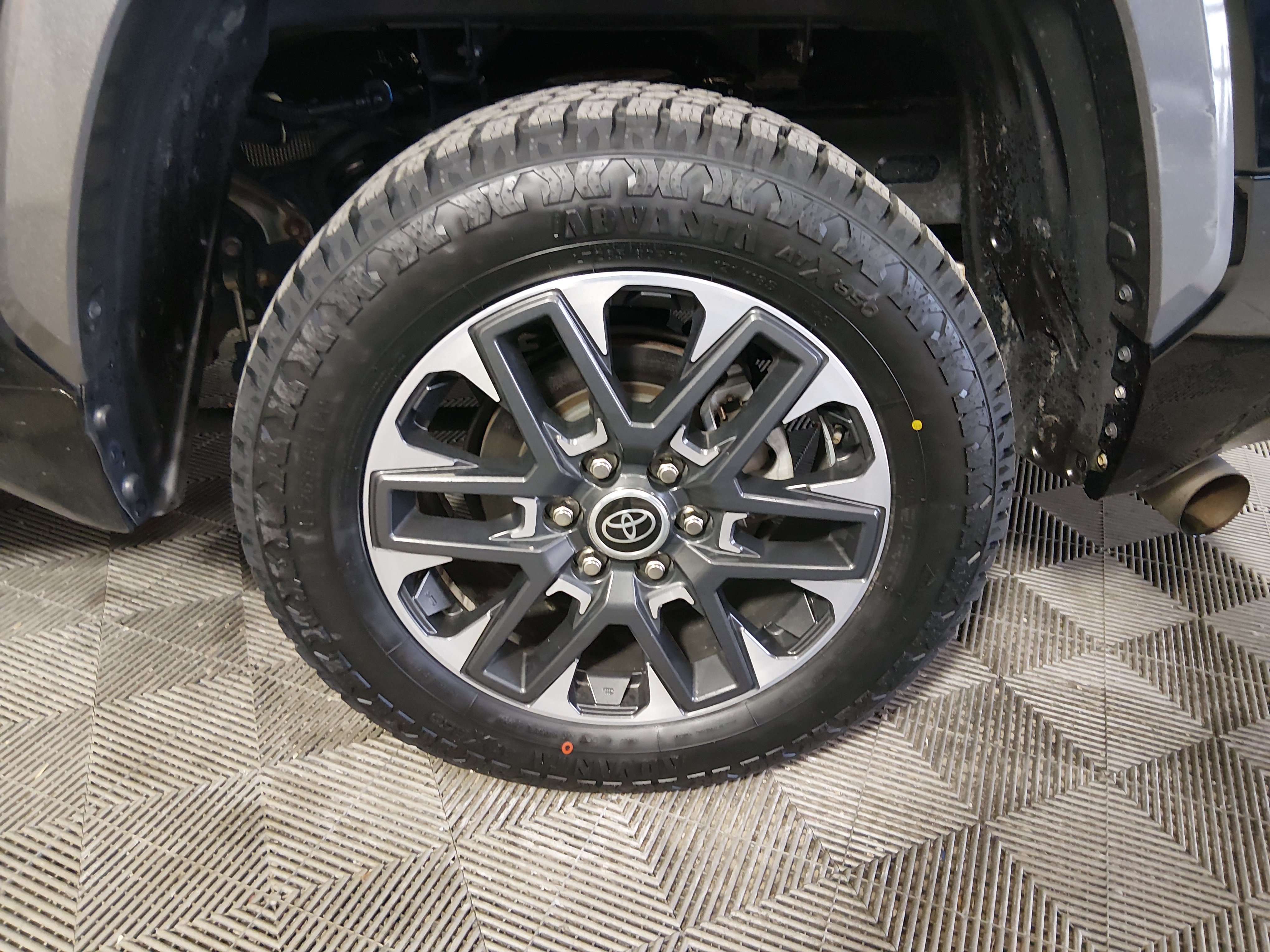 2023 Toyota Tundra Limited - Photo 10