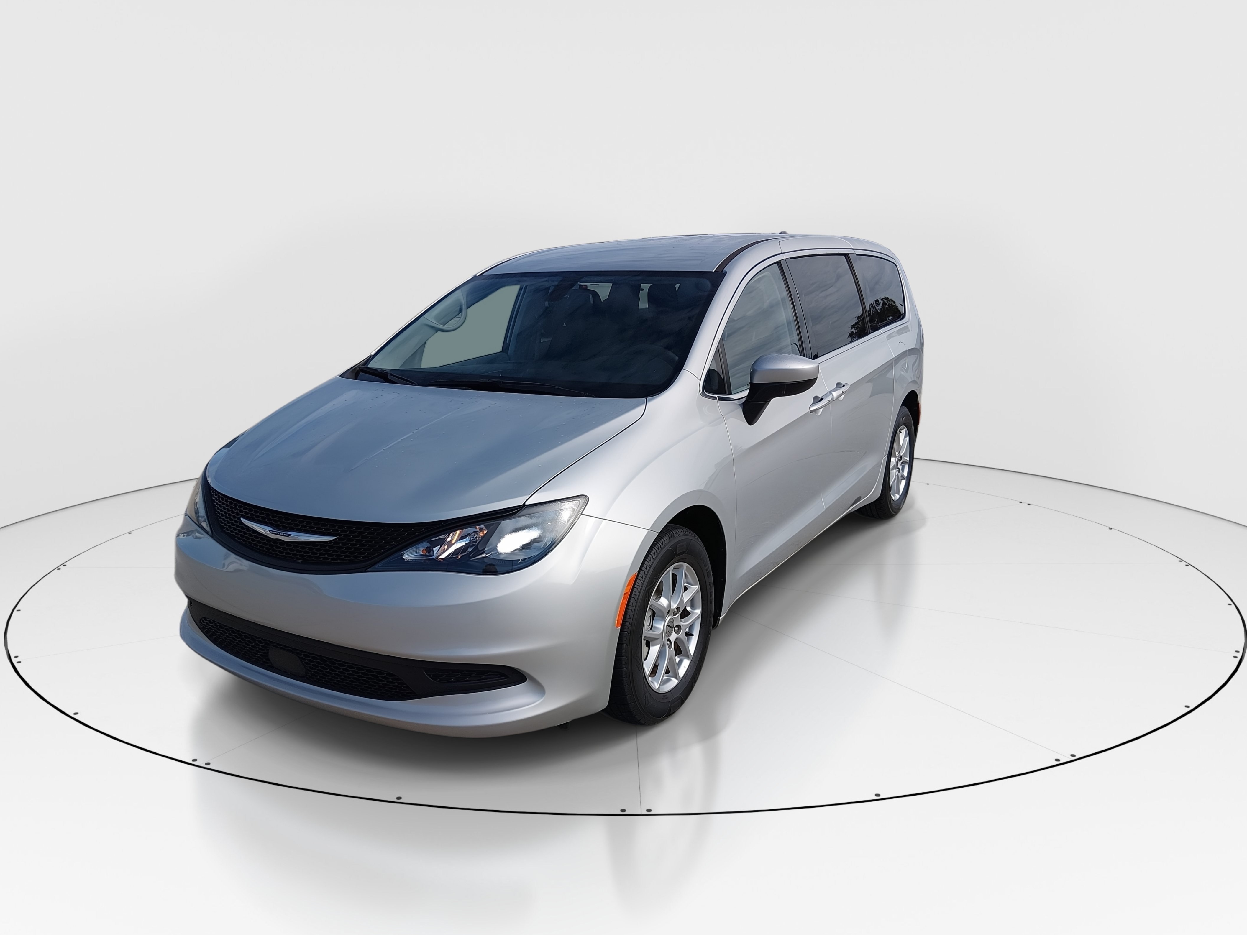 2022 Chrysler Voyager LX - Photo 3