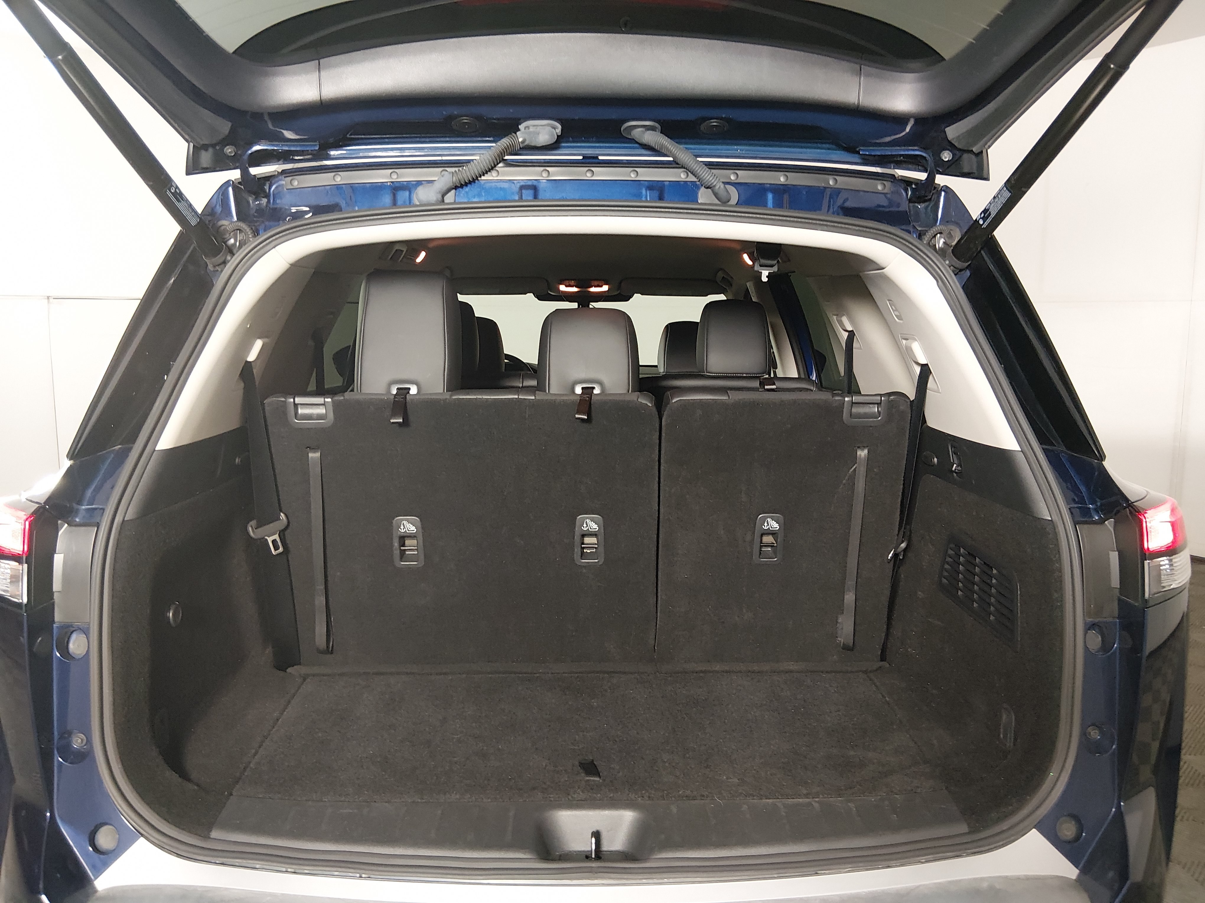 2025 Nissan Pathfinder SL - Photo 11