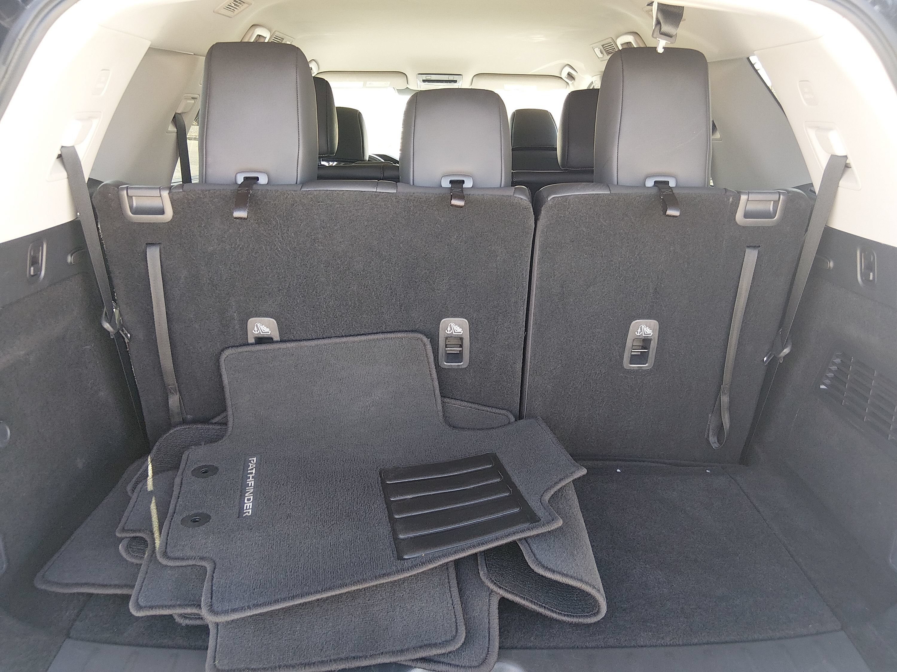 2025 Nissan Pathfinder SL - Photo 11