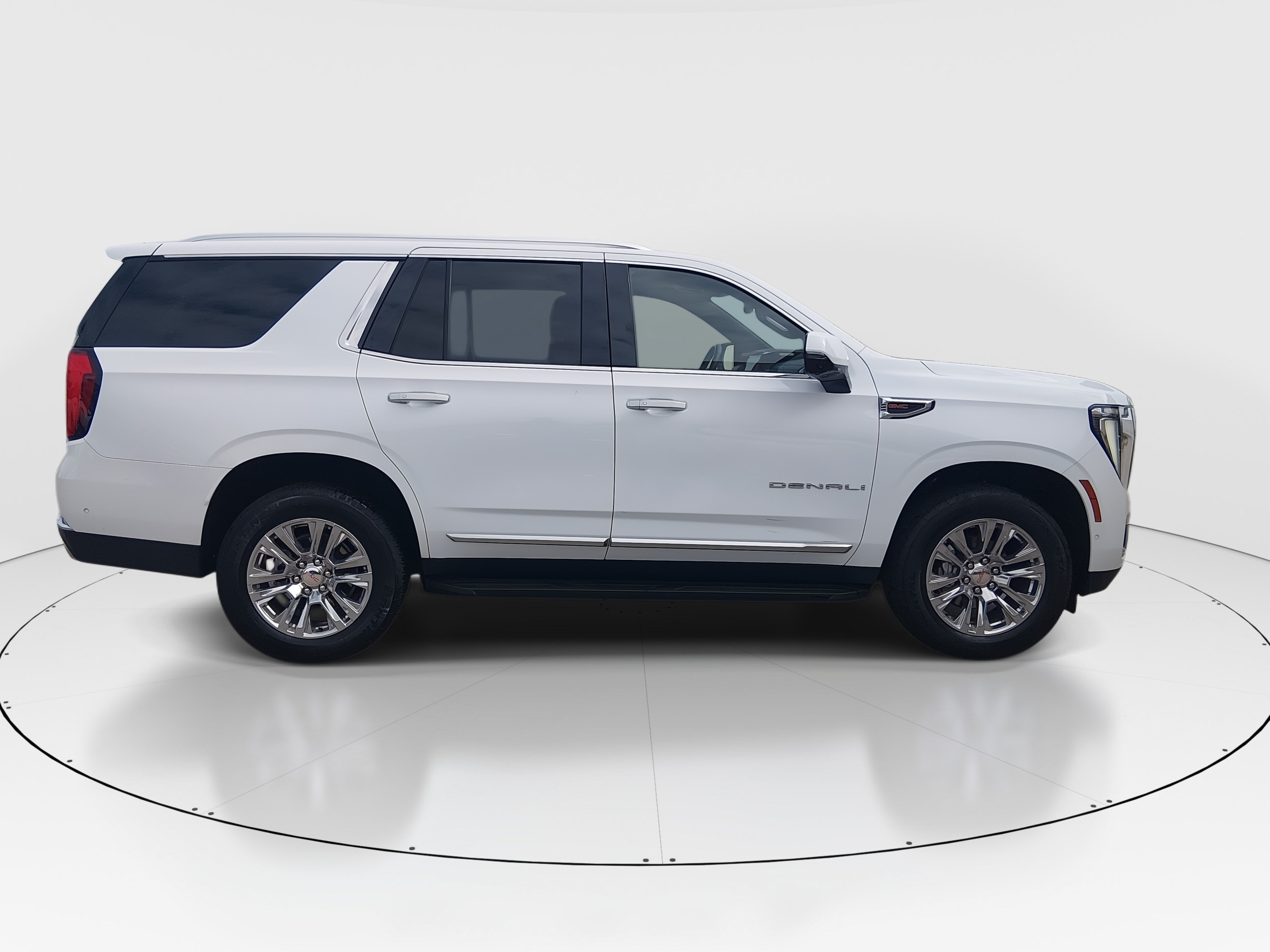 2025 GMC Yukon Denali - Photo 8