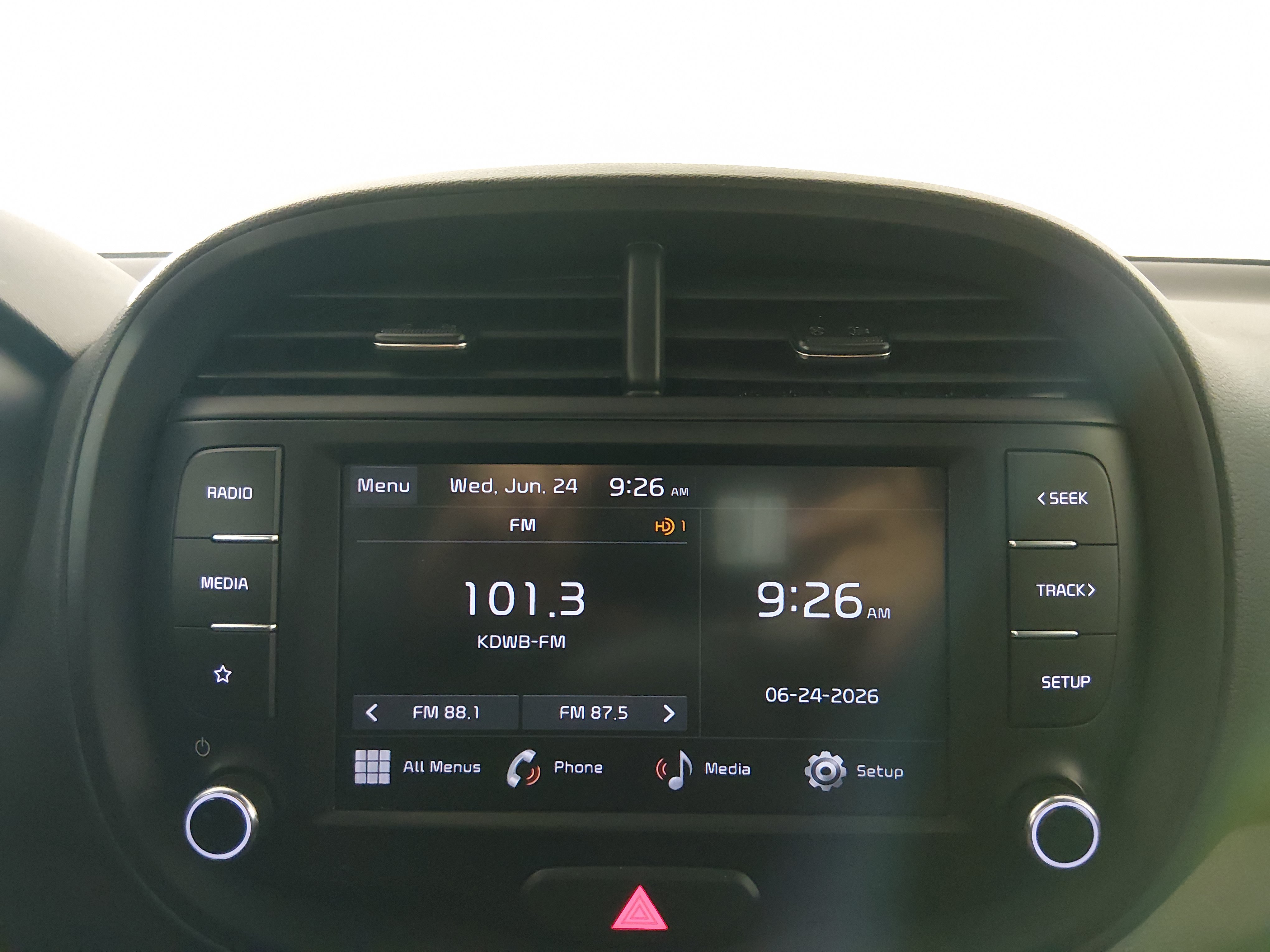 2024 Kia Soul LX - Photo 17