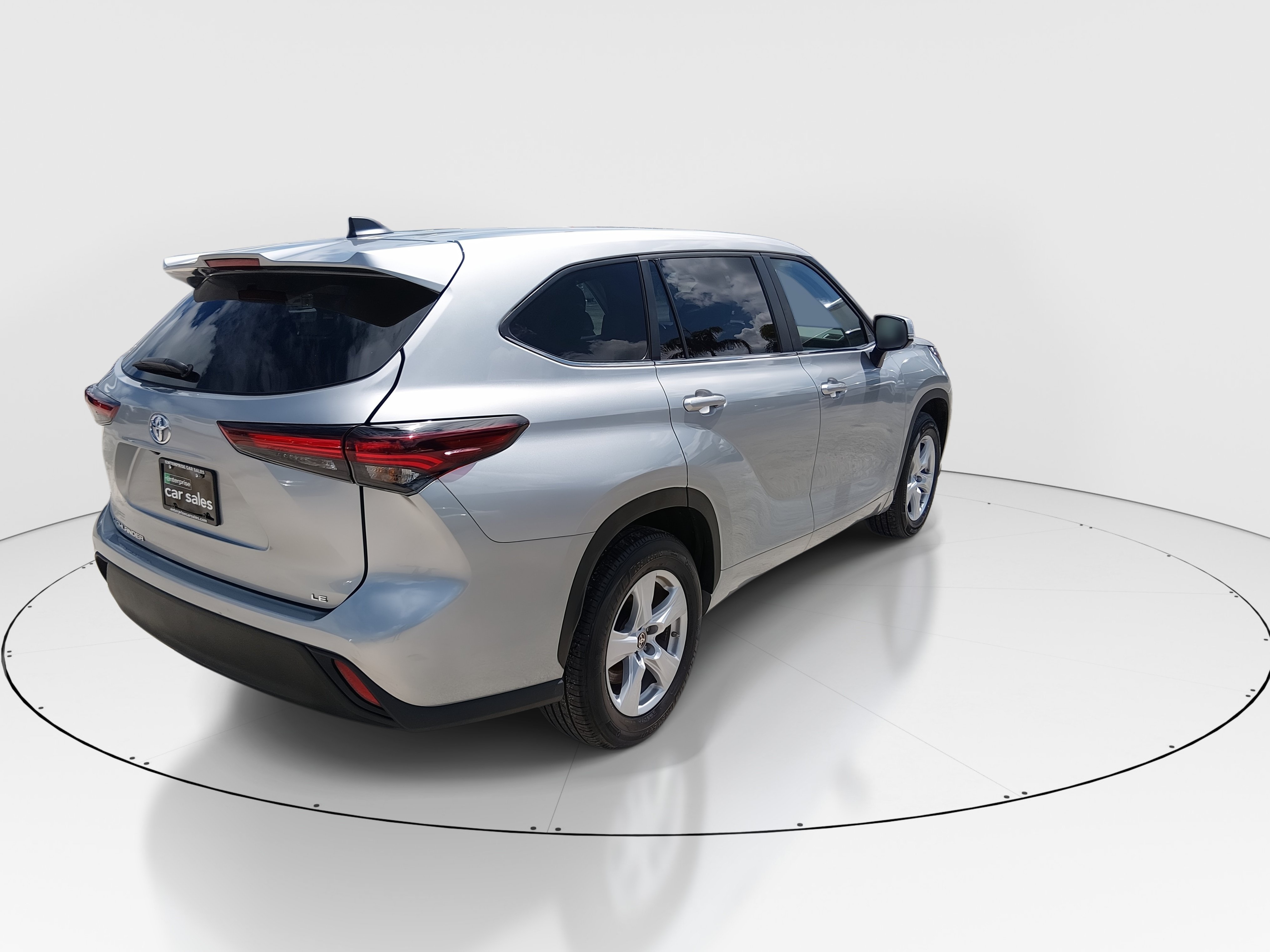 2025 Toyota Highlander LE - Photo 7