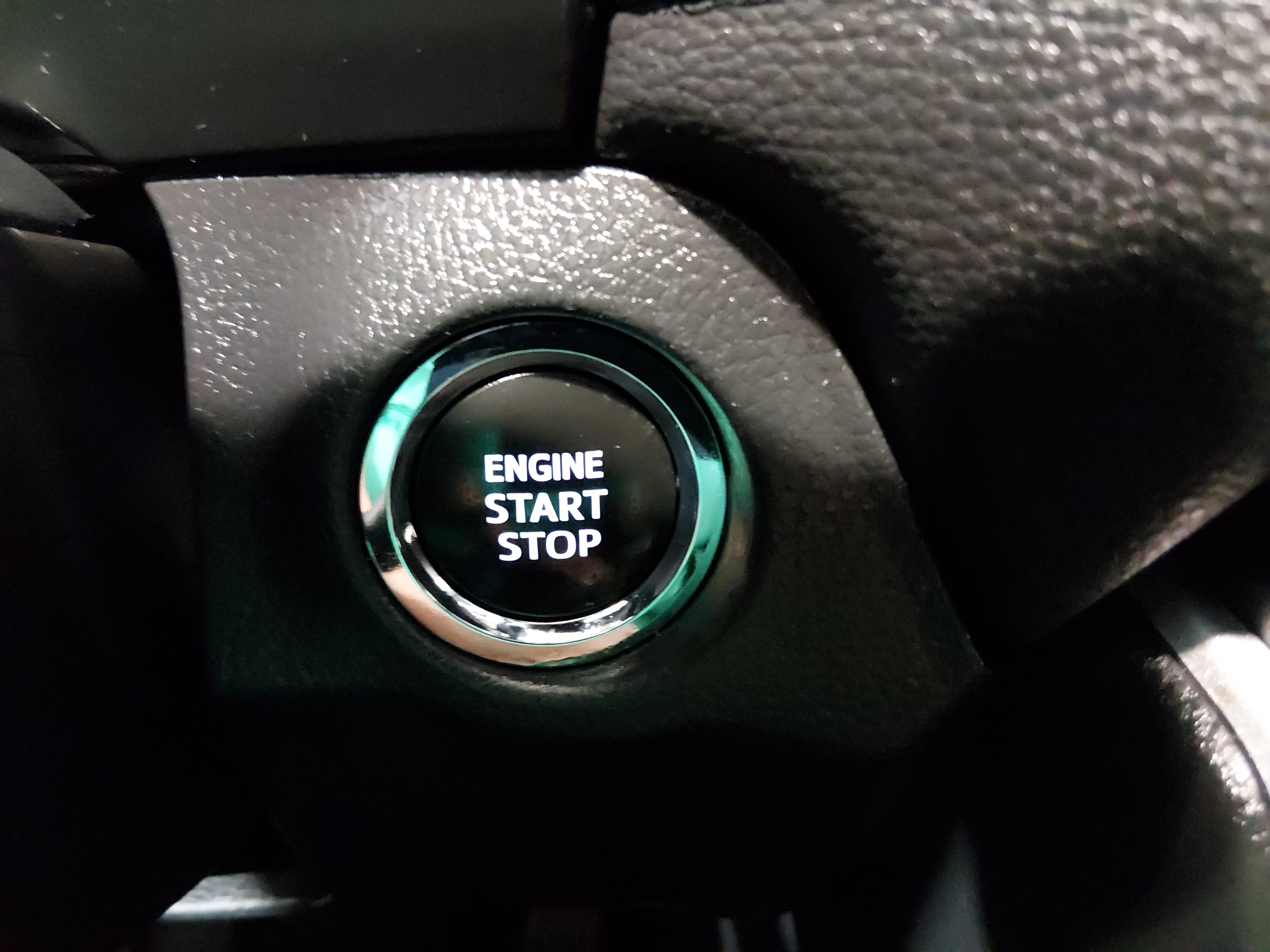 2025 Toyota RAV4 XLE - Photo 18
