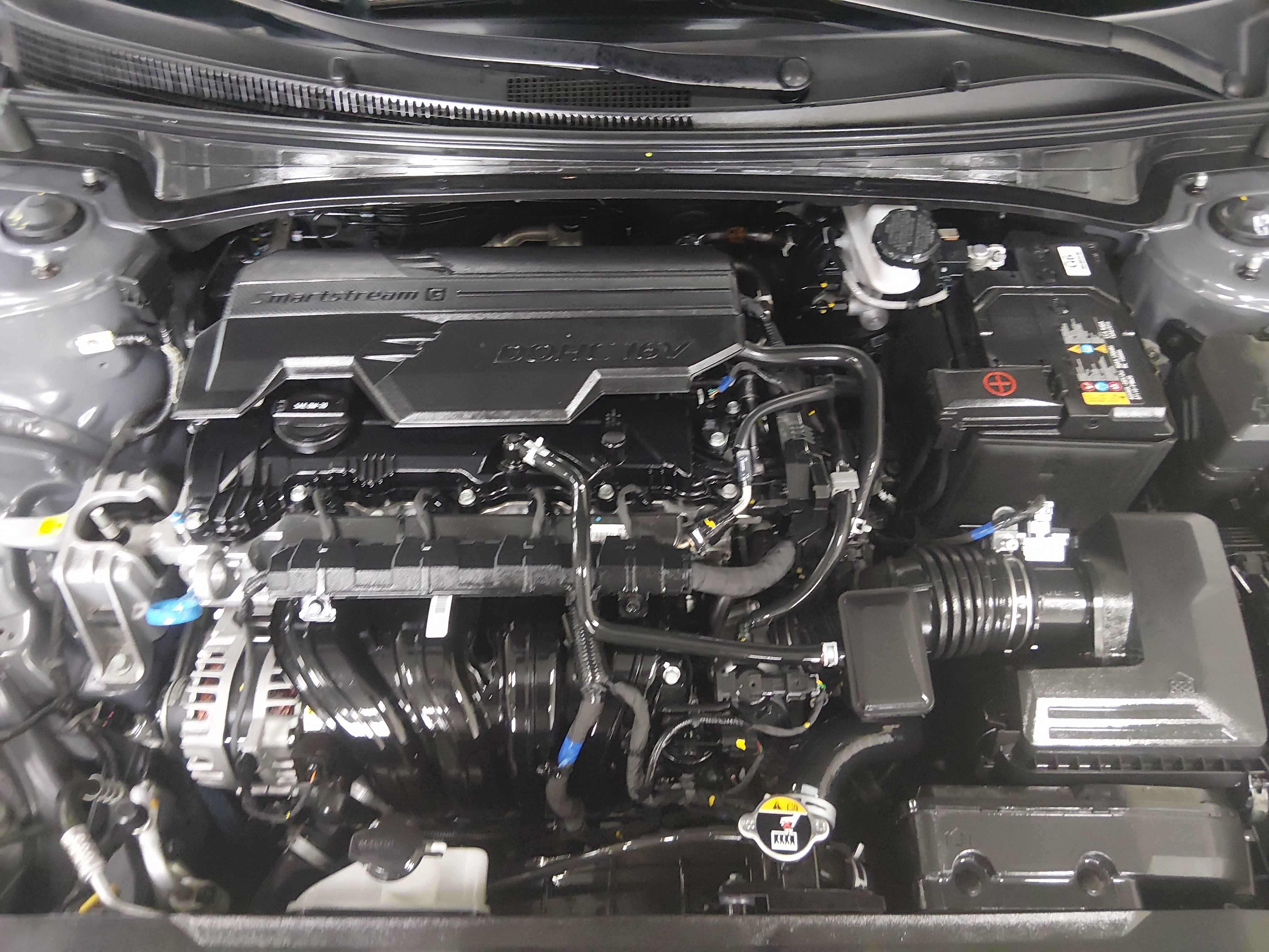 2025 Hyundai Elantra 9