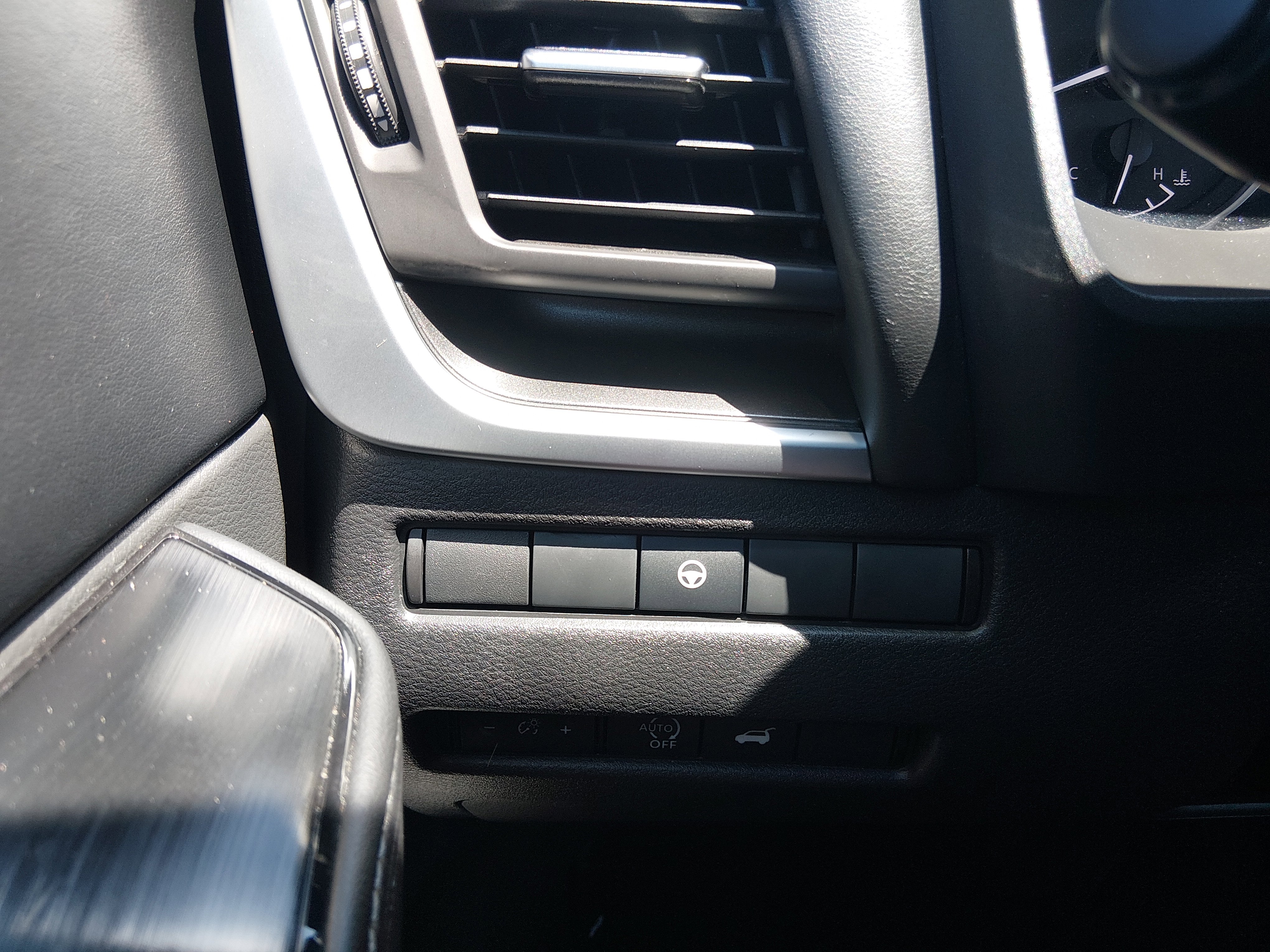 2025 Nissan Rogue SV - Photo 13