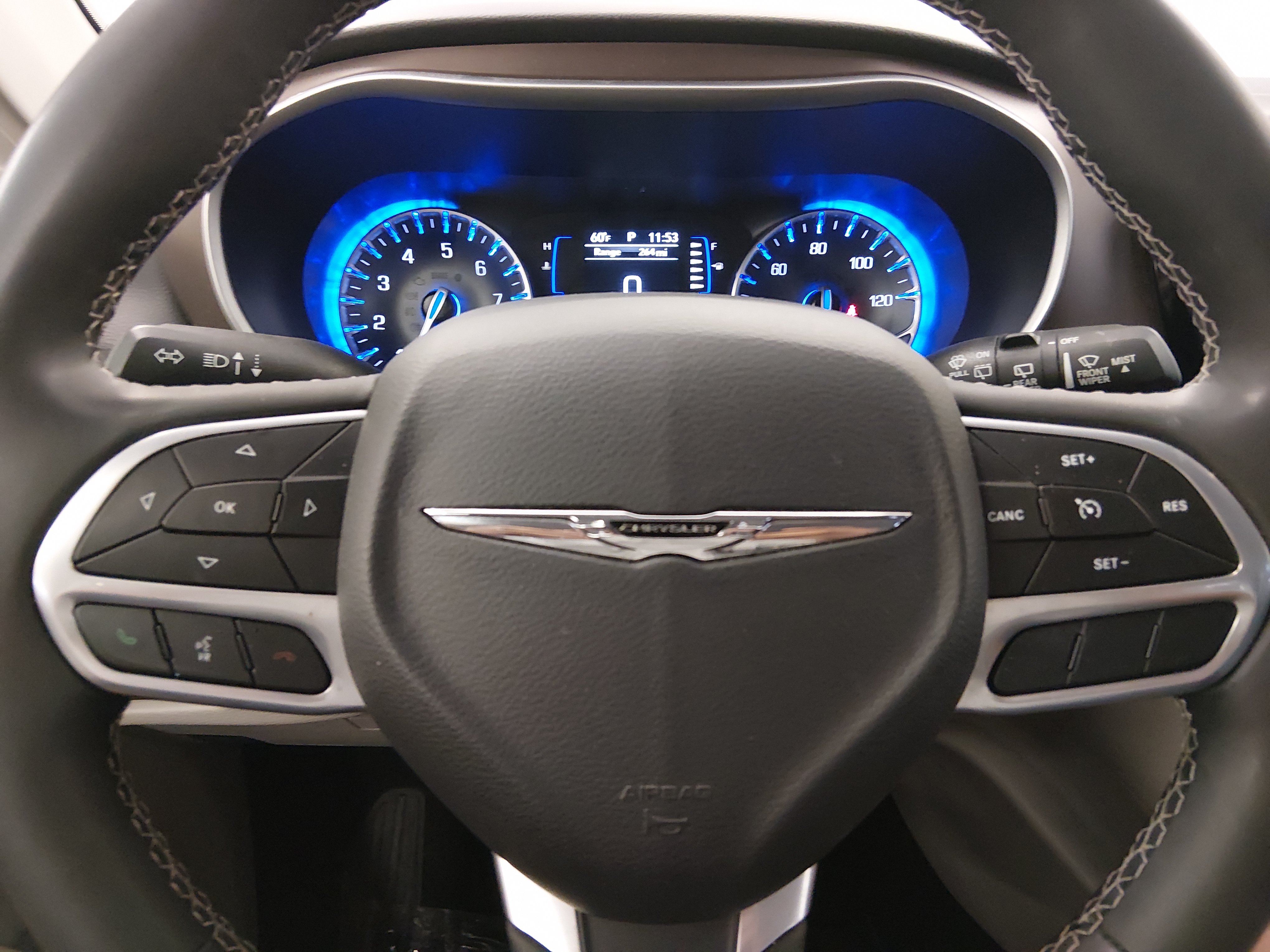 2023 Chrysler Voyager LX - Photo 12