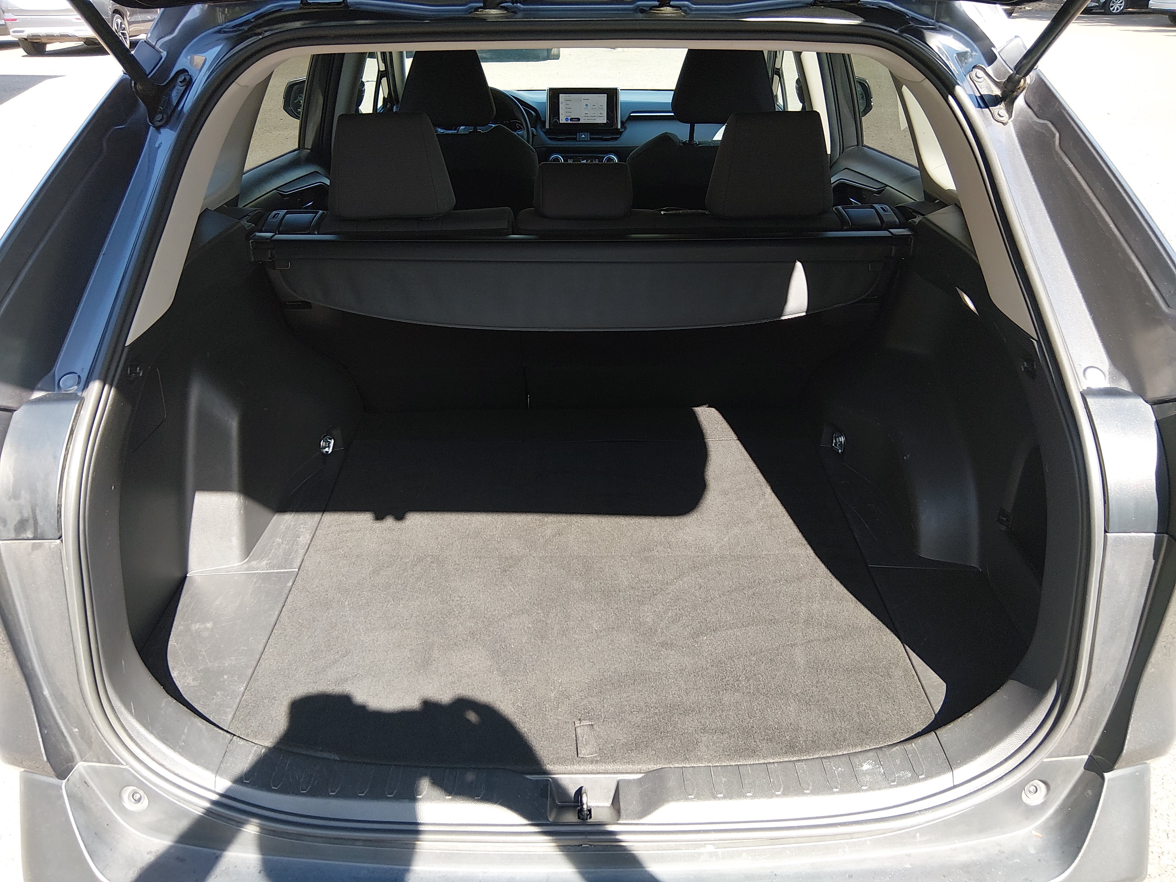 2024 Toyota RAV4 XLE - Photo 11