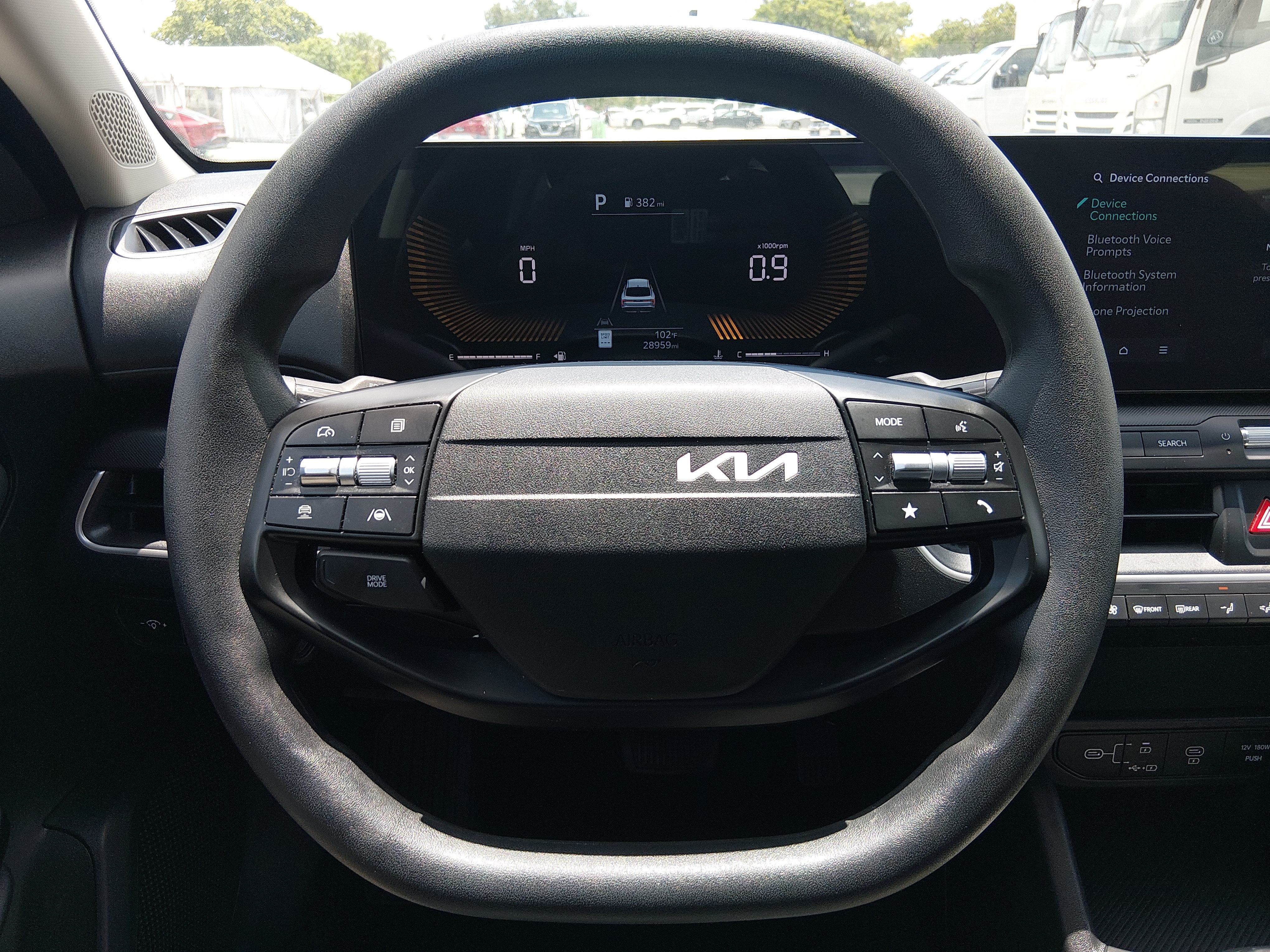 2025 Kia K4 LXS - Photo 12