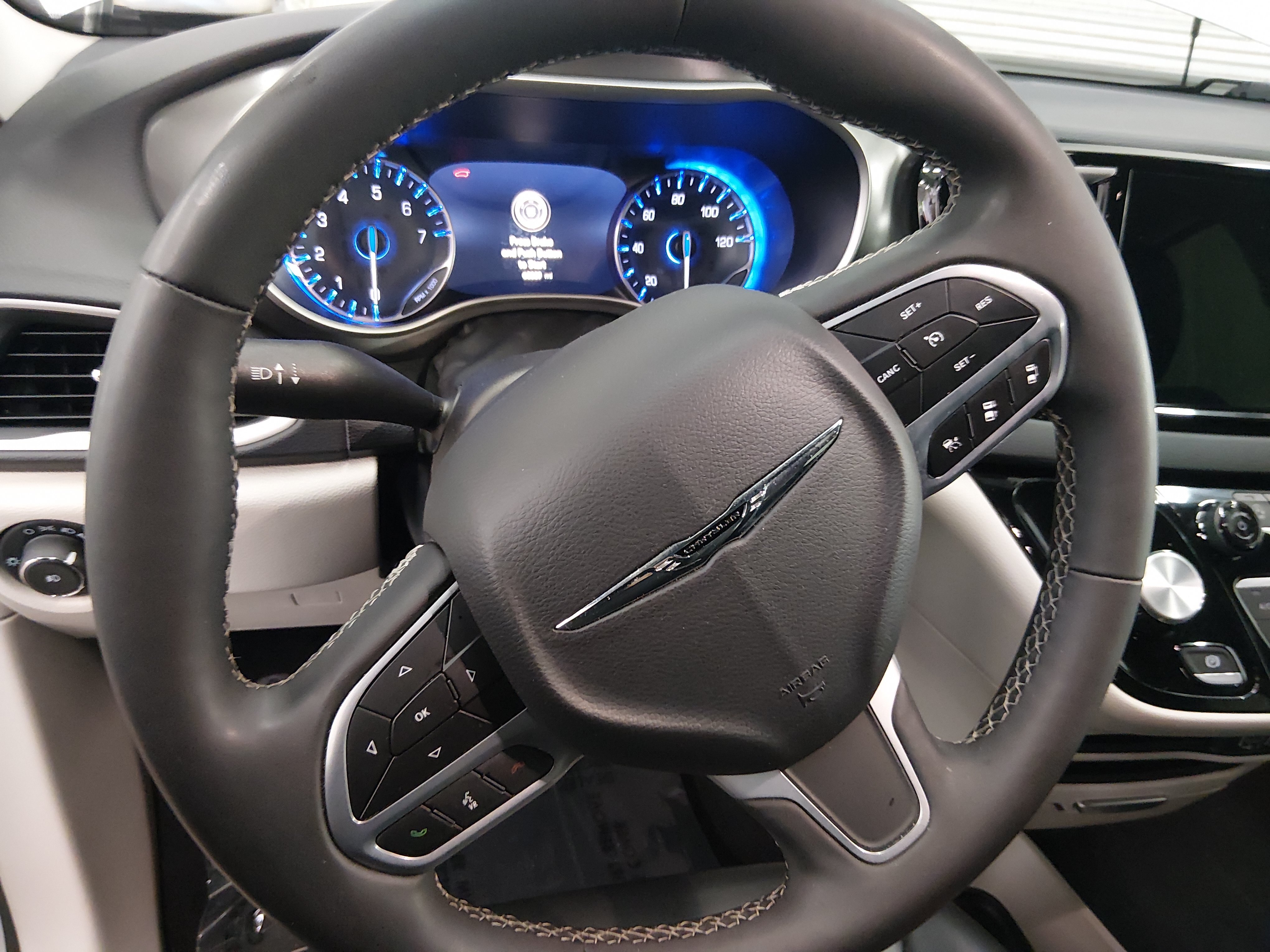2023 Chrysler Pacifica Touring L - Photo 12