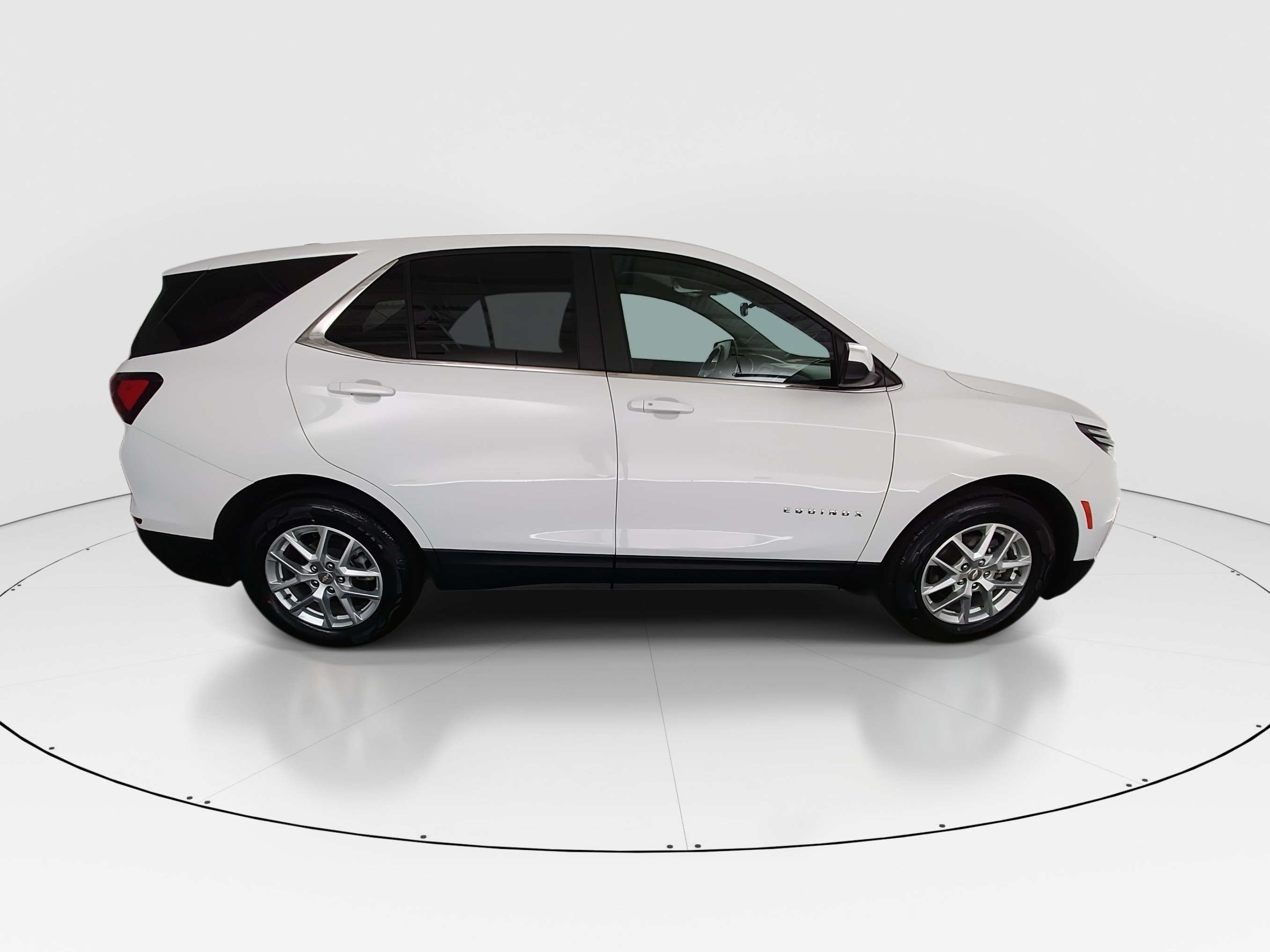 2024 Chevrolet Equinox LT - Photo 8
